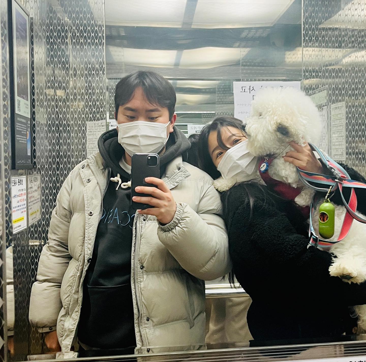 행복했던 22년
내년엔 더 열찌미 살아야지 🍑
더 행복해야지
더 더 재밌어야지~~! (*^ω^*)

모더덜 더 더 행복하세요 🍒