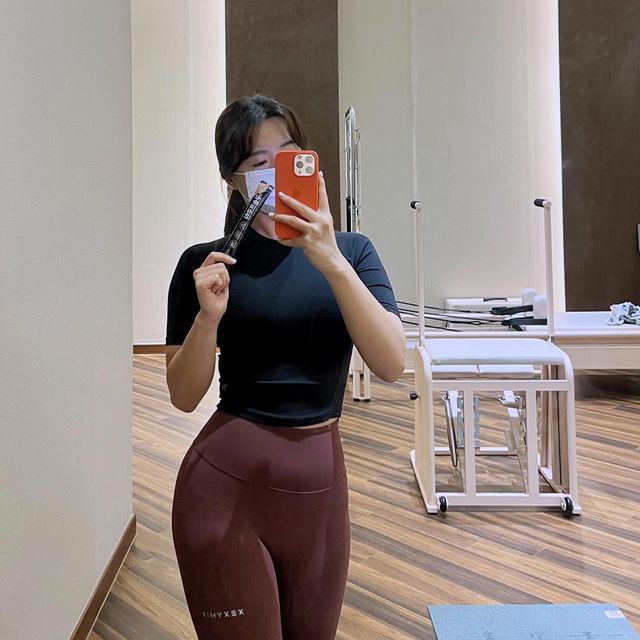 @from_holy on Instagram: "22년 마지막 날! 햄복하게 오운완❤️ 다들 23년 행복만 하자요❤️ . 오늘 함께한 구슬프로틴! ✔️단백질 특유의 비릿한 맛과 향 없음! ✔️유당불내증 걱정 없는 고급
