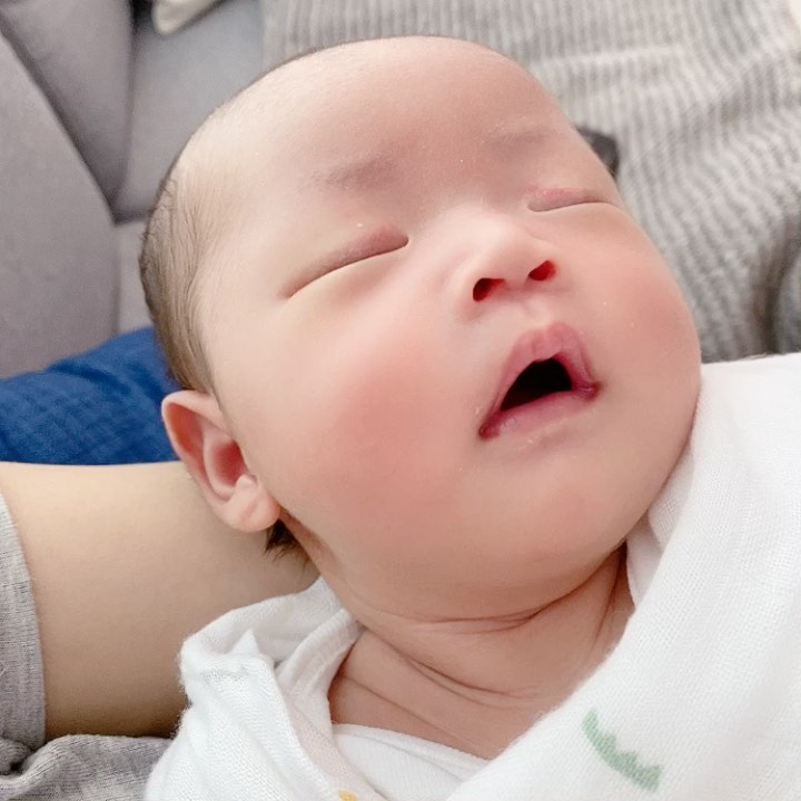 이렇게나 작았는데 벌써4살🫶🏻
올해도 쑥쑥 크느라 너무 고생했다 우리 하은이💛
할말도 참 많고 쉽지않은 육아지만
이렇게나 행복하게 마무리 할 수 있는건 내친구들이랑 가족들 덕분💓
#항상고마운존재들
#그리고내쌍디채원 
내년에도 행복하자 우리가족❤️