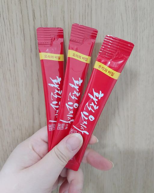 옌이 on Instagram: "#협찬 . . 나무계에 인삼이라 불려 인삼나무라고 불리는 황칠나무! 요리할때 잡내제거에 아주 좋아요!ㅎㅎ 그래서 고기,생선요리할때 넘 좋더라구요~ 저는 삼계탕할때 넣었