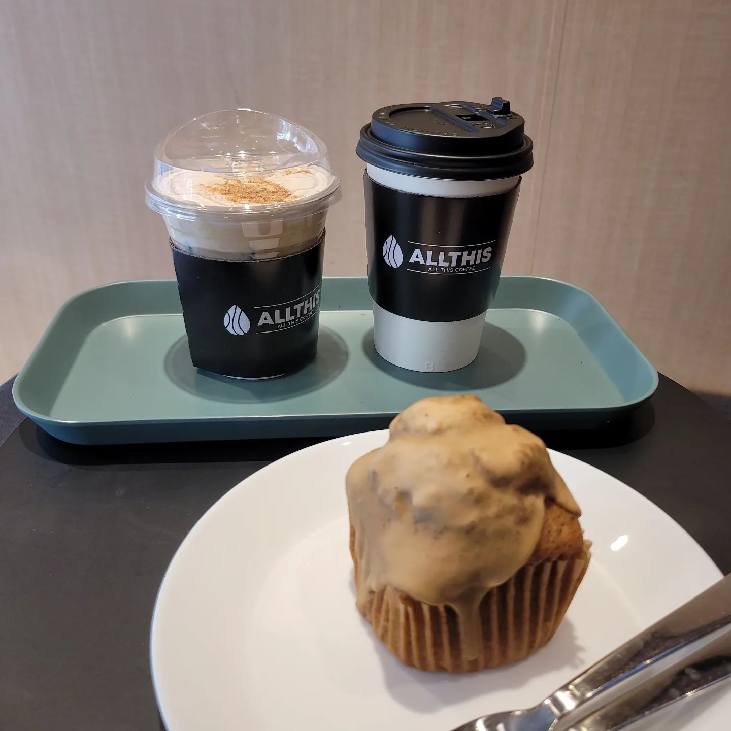 제대로 된 맛있는 커피 너무 좋아요 😁
오랜만에 다양한 디저트와 커피🍪 
그리고 겨울신메뉴 고구마 라테까지🍠🥛
.
.
너무 맛있는 #올디스커피 신용산점 다녀왔는데요💕
가격도 정말 합리적인데 제대로 고소한 커피와☕️
 달달한 디저트까지 진짜 최고였답니다🥐 
합리적인 가격에 맛있게 즐길 수 있는 
#신용산카페 #신용산커피 #추천👍💕
.
.
#allthiscoffee #올디스커피신용산 #용리단길카페 #용리단길맛집 #용산맛집 #용산카페 #삼각지카페 #cafe #cafestagram #cake #coffee #coffeestagram #foods #foodstagram #카페 #맛집 #맛스타그램😋