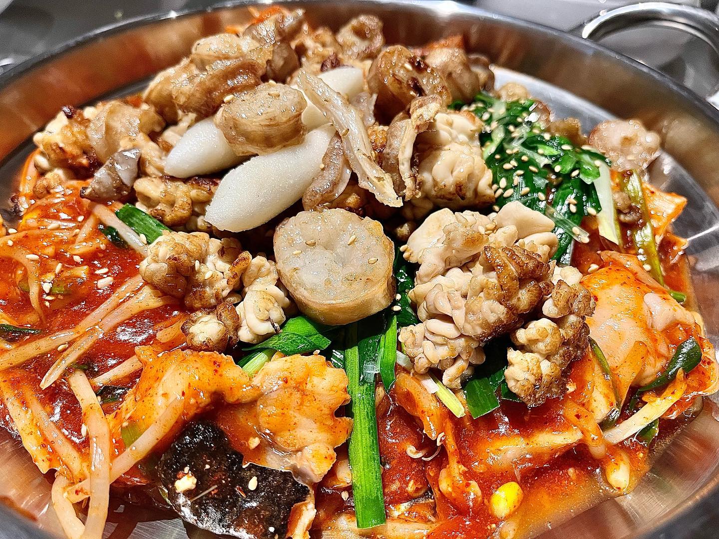 개나리아구찜-대창아구찜
📍방이동 68-5 1층
.
.
#개나리아구찜 #대창아구찜 #줄서는식당 #웨이팅맛집 #먹스타그램 #먹스타맞팔 #맛스타맞팔 #맛스타그렘 #먹방 #먹일기 #아구찜맛집 #먹소통 #먹소통환영 #먹방스타그램 #일상
