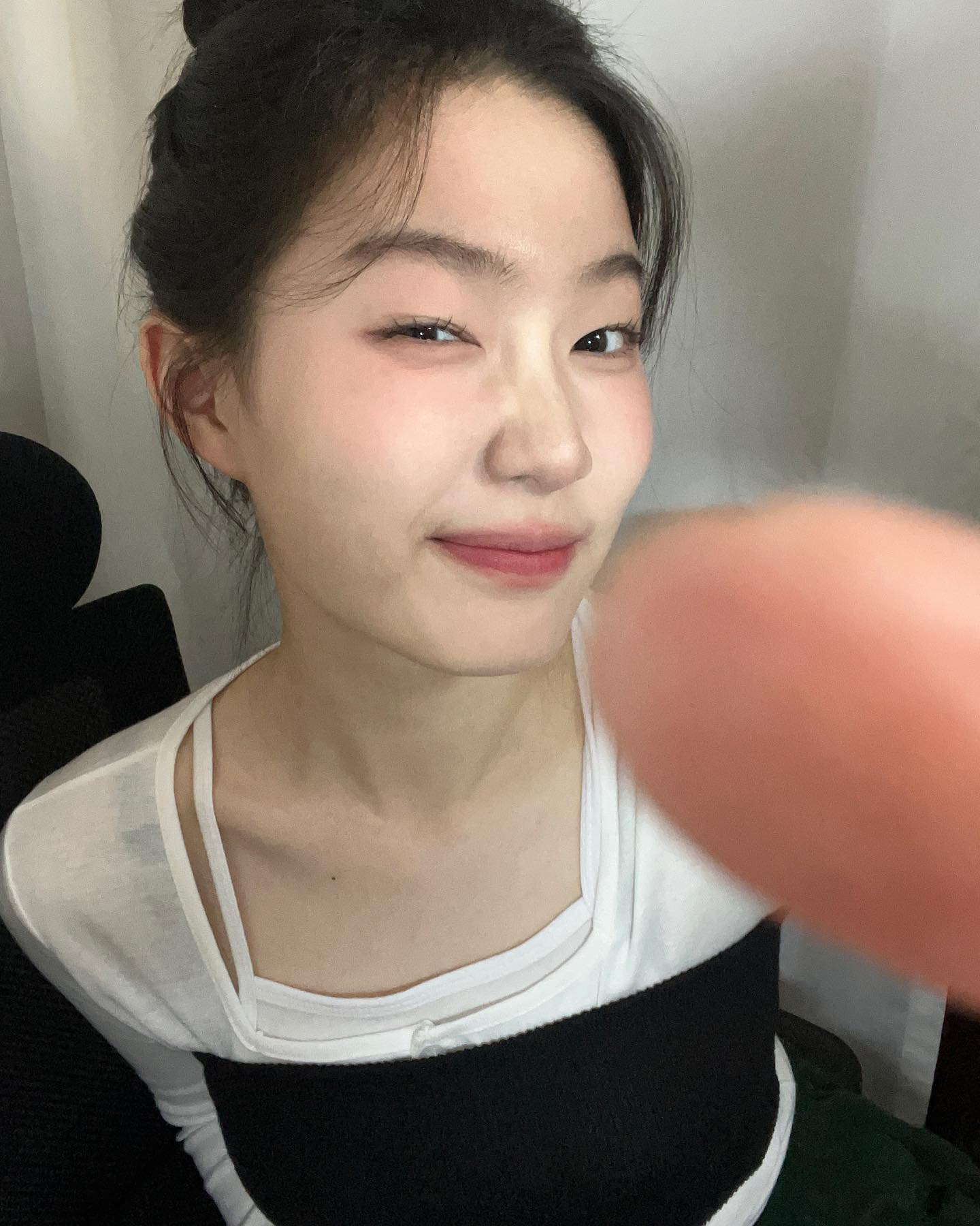 뭘 그렇게 묻히고 먹어 ㅎ