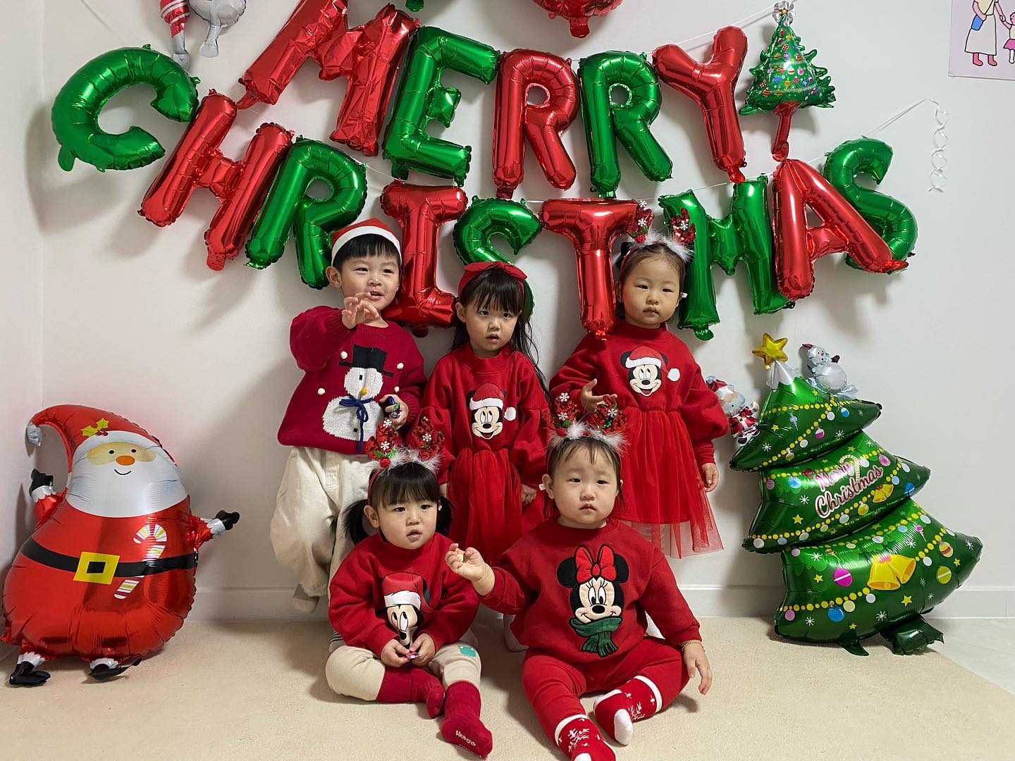 ❅*⋆⍋*⋆*❅*⋆*⍋⋆*❅

엄청 늦은 
메리크리스마스🎄

쪼꼬미들 
메리크리스마스❤️