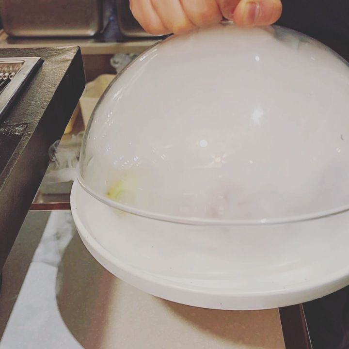 대전 괴정동 고기맛집 근돈

매 번 사람들 앞에 있어서 
다른집갔었는데,
드디어 다녀온 항정살 통목살 맛집!!!

숙성고기  맛있으니 좋고
구워주니 더 좋다 ^-^

통항정살 > 통목살 > 통삽겹살 순으로 맛있다
(내 기준) 

둘이 가서,
통항정살2, 통목살2, 통삼겹살1  먹음.

항정살은 맛있어서 1인분 추가해서 2인분,
통목살은 기본 2인이상 주문가능해서 2인분.

#대전괴정동맛집 #괴정동고기집 #고기맛집 
#근돈 #항정살 #통목살맛집 #대전롯데맛집 
#대전롯데근돈 #찐맛집 #대전맛집