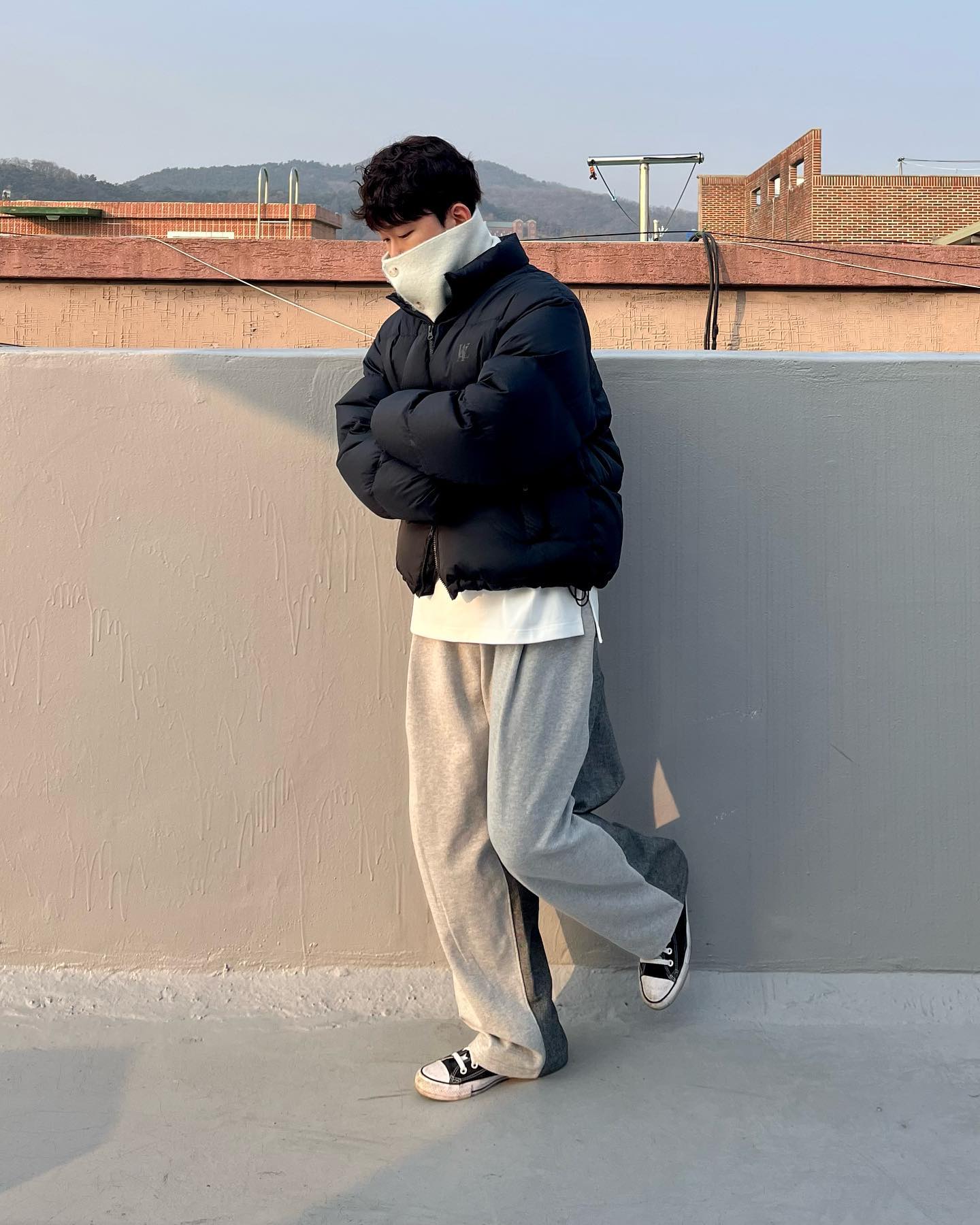 요즘 운동가거나 마트갈 때 필수로 착용하는 넥 워머🔥🔥
 겨울에는 손목, 발목, 목 세 부분만 따뜻하면 감기 안걸려요☺️