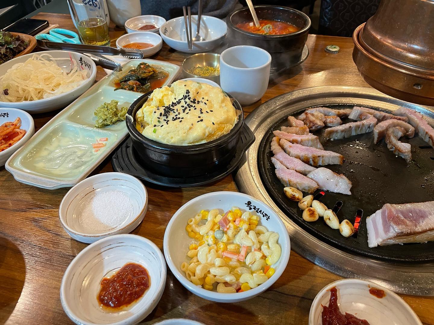 #육전식당 #육전식당1호점 #삼겹살맛집 #목살맛집 #항정살맛집 #계란찜 # 동치미국수 #웨이팅기본
.
.
.
오랫만에 찾은 육전식당🍽️
.
.
역시 고기는 언제 먹어도 진리🥩
한시간 반을 기다린 보람이 있구나🥹