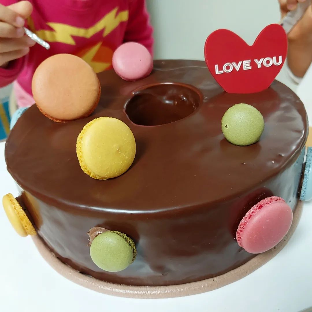 23년 내생일 🎂 

뭔가가 엄청 처질뻔했던 생일이었는데 축해해주는 사람들이 많아서 즐거운 생일을 보냈음!ㅎ
감사한일들이 항상 있구나아 😉
23년은 어떤 일들로 가득찰까 기대반..그리고..에이 몰라!

#생일케이크 #초코케이크 #맛남 #23년 #힘차게시작