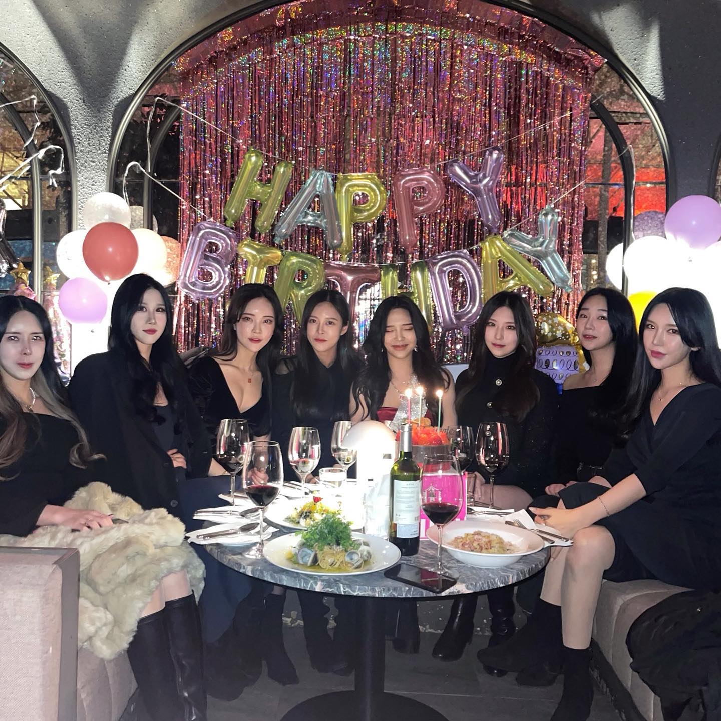 여자들의 은밀한 파티🤫👯‍♀️💃👯‍♀️
진리쟈기 생일추카행🥰또모여!!