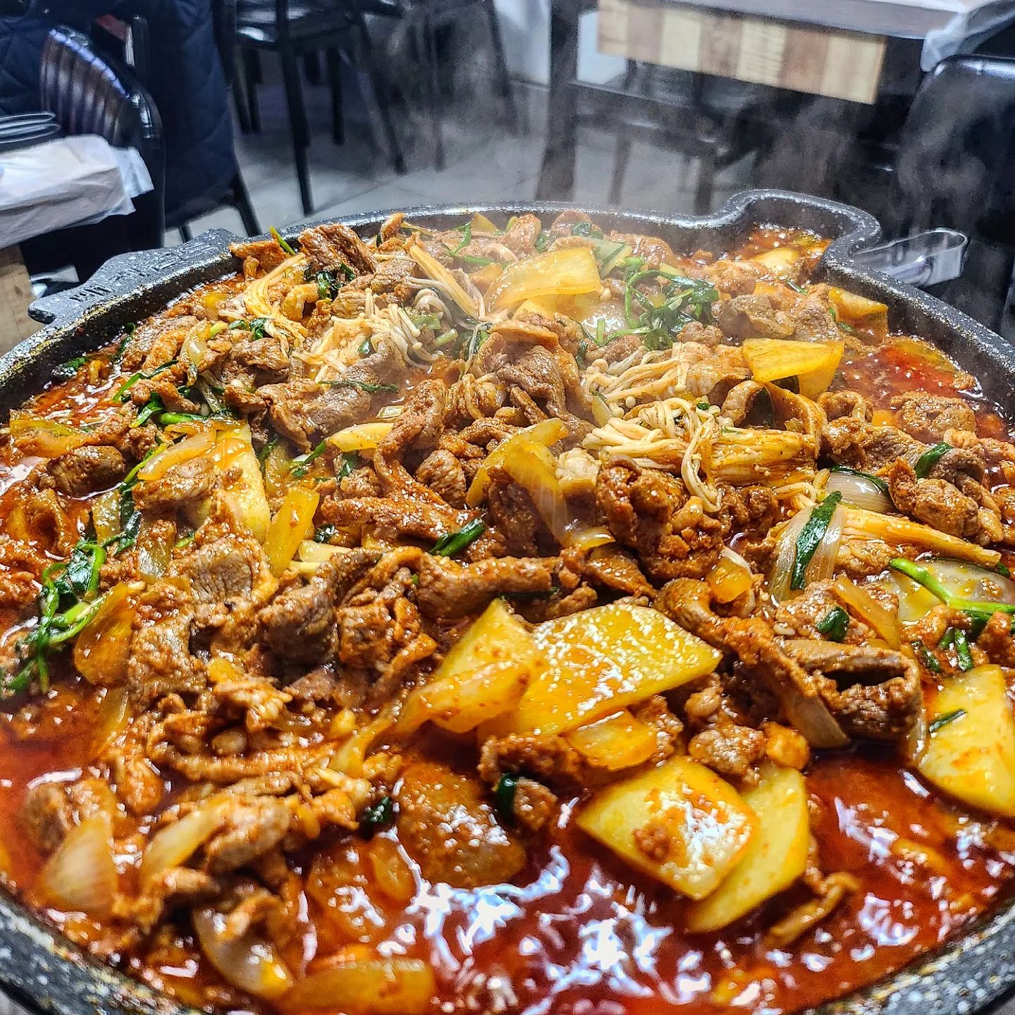 온천동 로컬맛집 , 일미집

여기는 가성비맛집 / 온천동 사람들 로컬맛집이라고 할 수있는 일미집 입니다

오리불고기 1마리 > 35,000원
가격도 저렴하고 맛있!
볶음밥은 필수 입니당
(이모님이 볶아줘요 존맛탱❤️)

드셔보세요👐