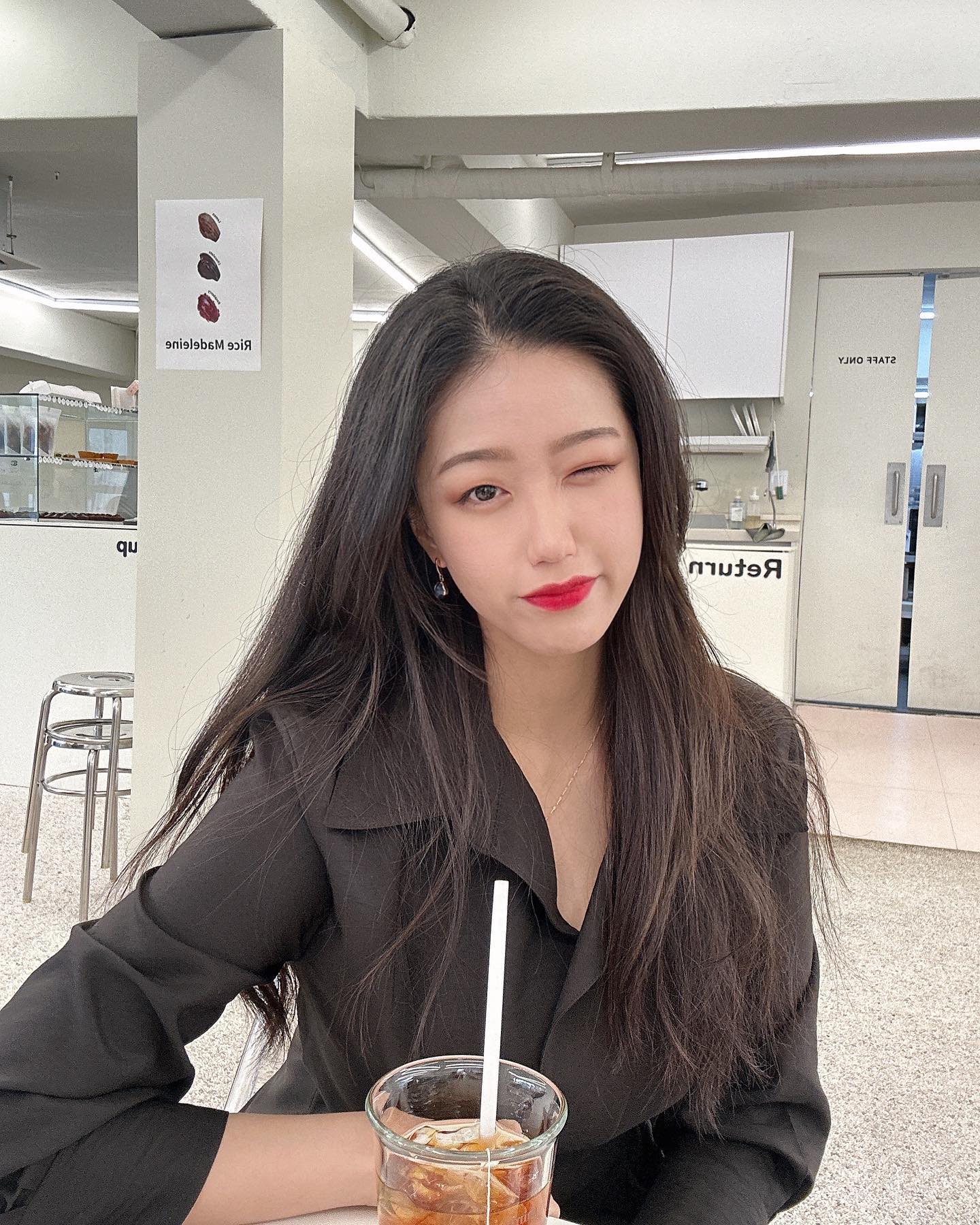이젠 숨기려 해도
숨겨지지 않는 볼살,,,

새해 목표중 하나는 역시 다이어트 🏃🏼‍♀️

-

이날은 온통 모니카비나더 주얼리로✨

monicavinader_korea #Dailylook #MV #MVInsiders
#모니카비나더 #MV인사이더 #MVInsider #데일리주얼리