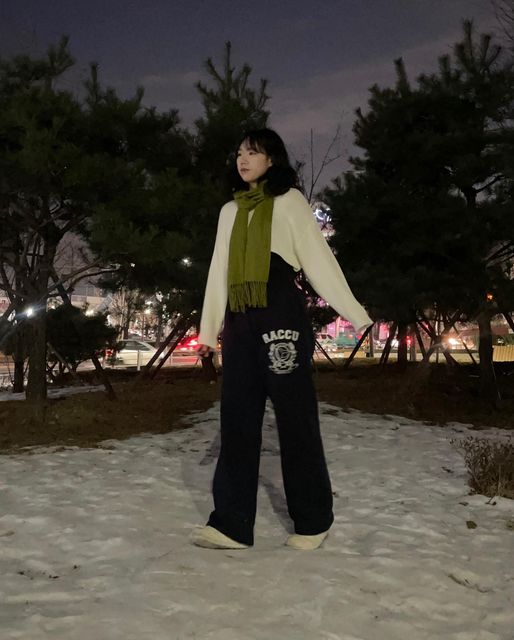 🧸 녕하 | 리빙 • 육아 • 여행 🌿 on Instagram: "#광고 #테이크이지 

🏷️ 월계수 와이드 팬츠는 @takeasy_official 에서 제공받았습니다 ᵕ̈ 

상의만 돌려입기 🛍️"