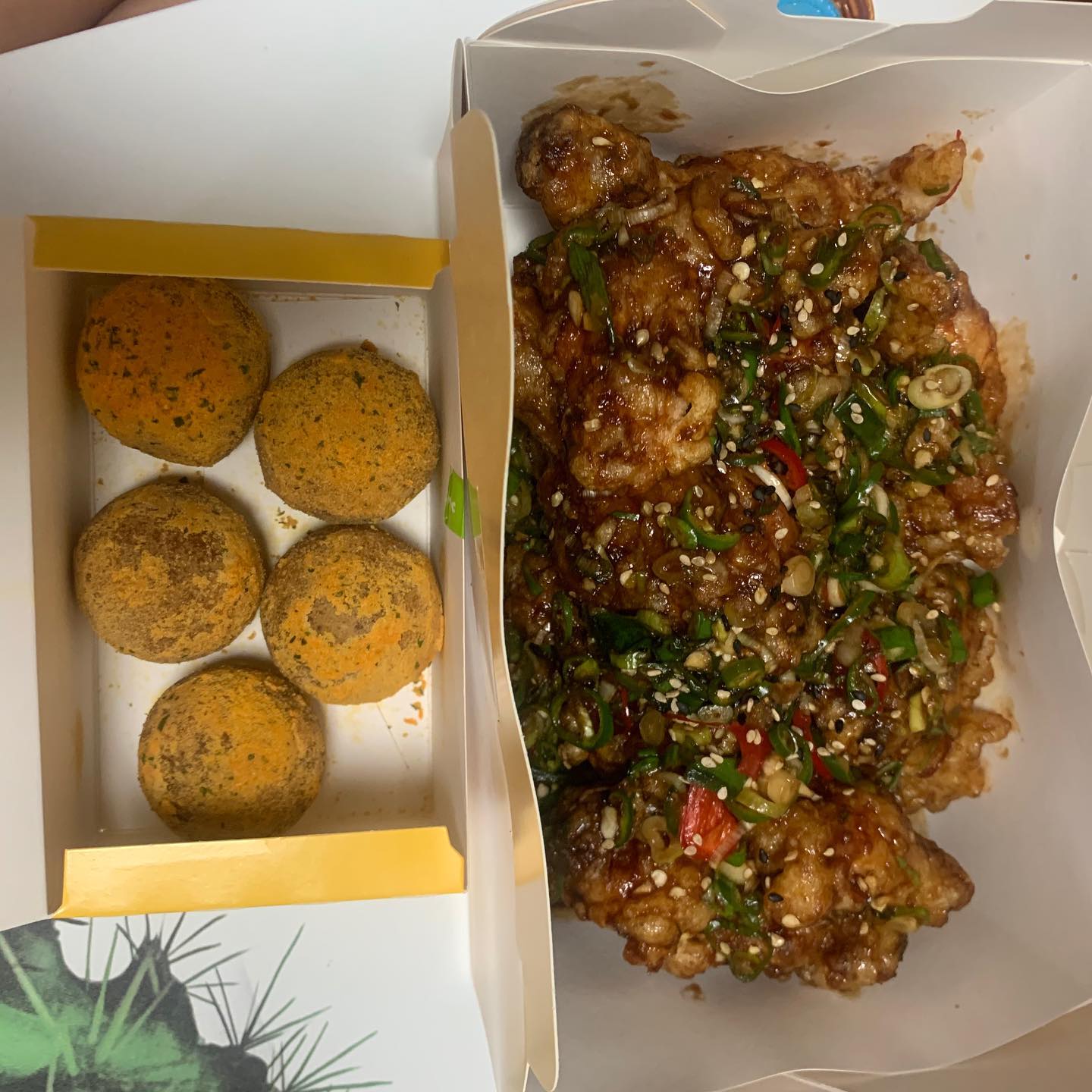 Bhc 맛초킹 콤보 ! 치즈볼은 치즈 굳기전에~ 단짠단짠 치킨은 언제먹어도 맛있네요 마무리는 치밥으로 마무리~