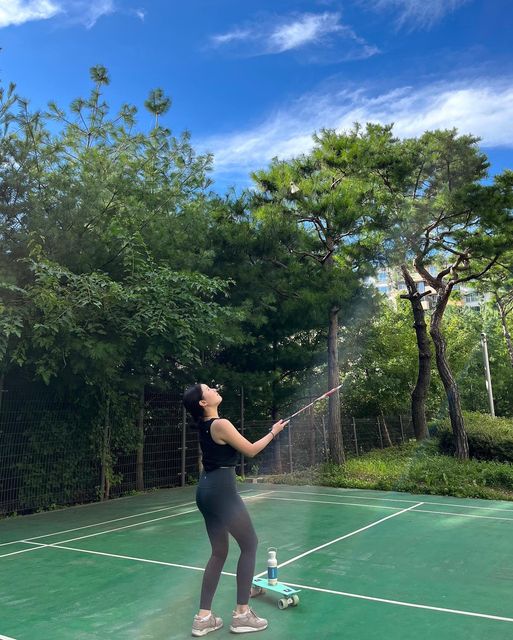 유딩 on Instagram: "#배드민턴고자 🏸"
