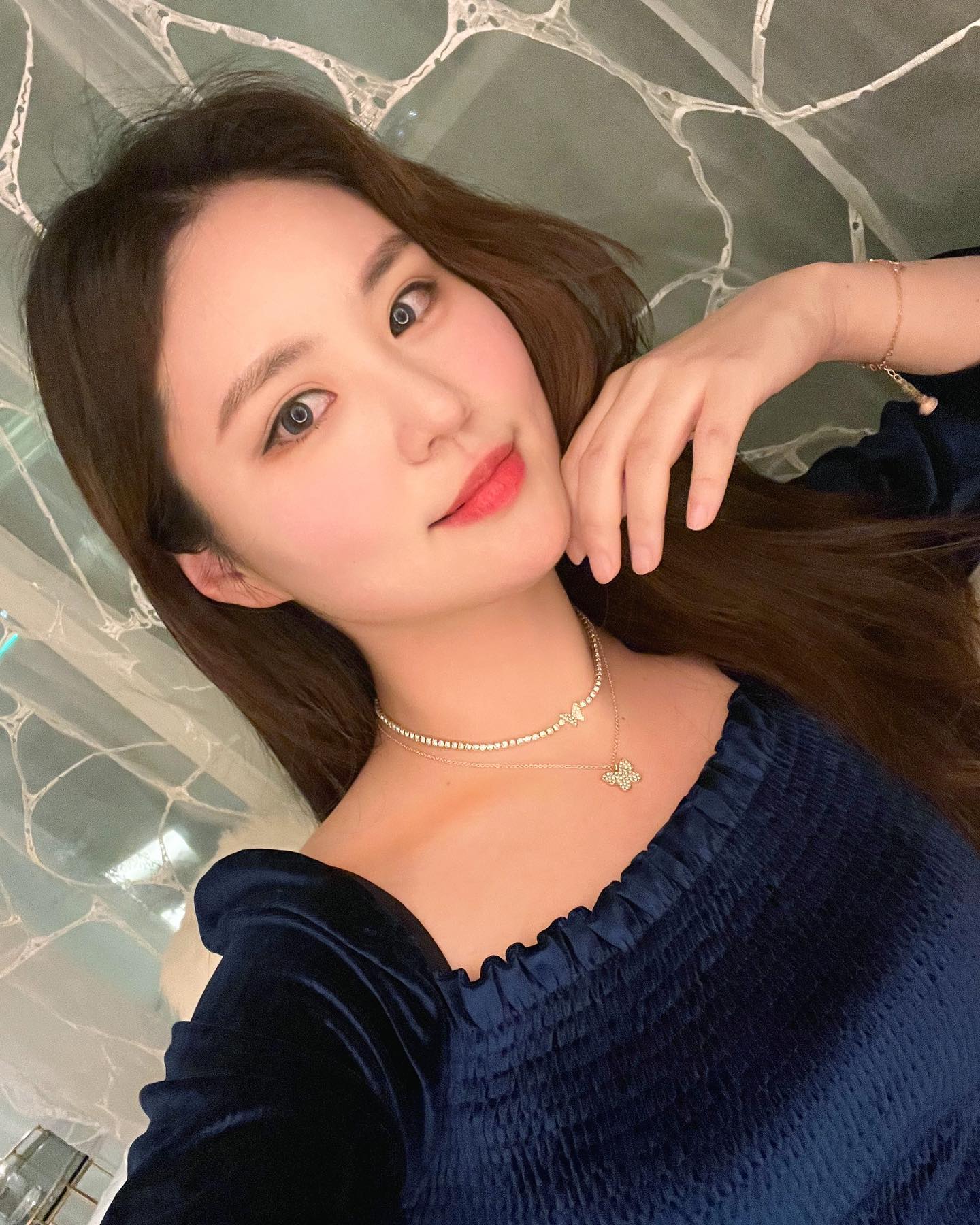 강남역 11번 출구 코앞에 새롭게 오픈한 바로그의원에서 슈링크 유니버스받았어요 ! 예약한 시간보다 조금 일찍 가니 대기 없이 빨리 진행되어서 좋았어용, 원장선생님도 슈링크하면서 틈틈히 아프진않은지 어떤지 물어봐주셔서 무사히 지나갔어여 🤣 
이번달까지 다양한 오픈이벤트 있으니 참고하세요 💙

.
.
.

#바로그 #바로그의원 #바로그강남 #강남피부과 
#강남역피부과 #강남성형외과 #강남슈링크유니버스 
#슈링크유니버스후기 #서초피부과 #청담피부과 #데일리 
#셀피#셀스타그램#셀스타 #피부관리 #리프팅관리 #피부과