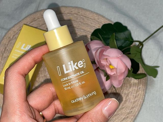 ෆ현기커플ෆ : 깊고묘한이치 on Instagram: "#협찬제공 [아이라이크 세럼 4종] 컨센트레이트오일 30ml 📌씨드오일성분 📌식물과씨앗추출물 요즘같이 날씨가 추울 때 그리고 마스크때문에 더