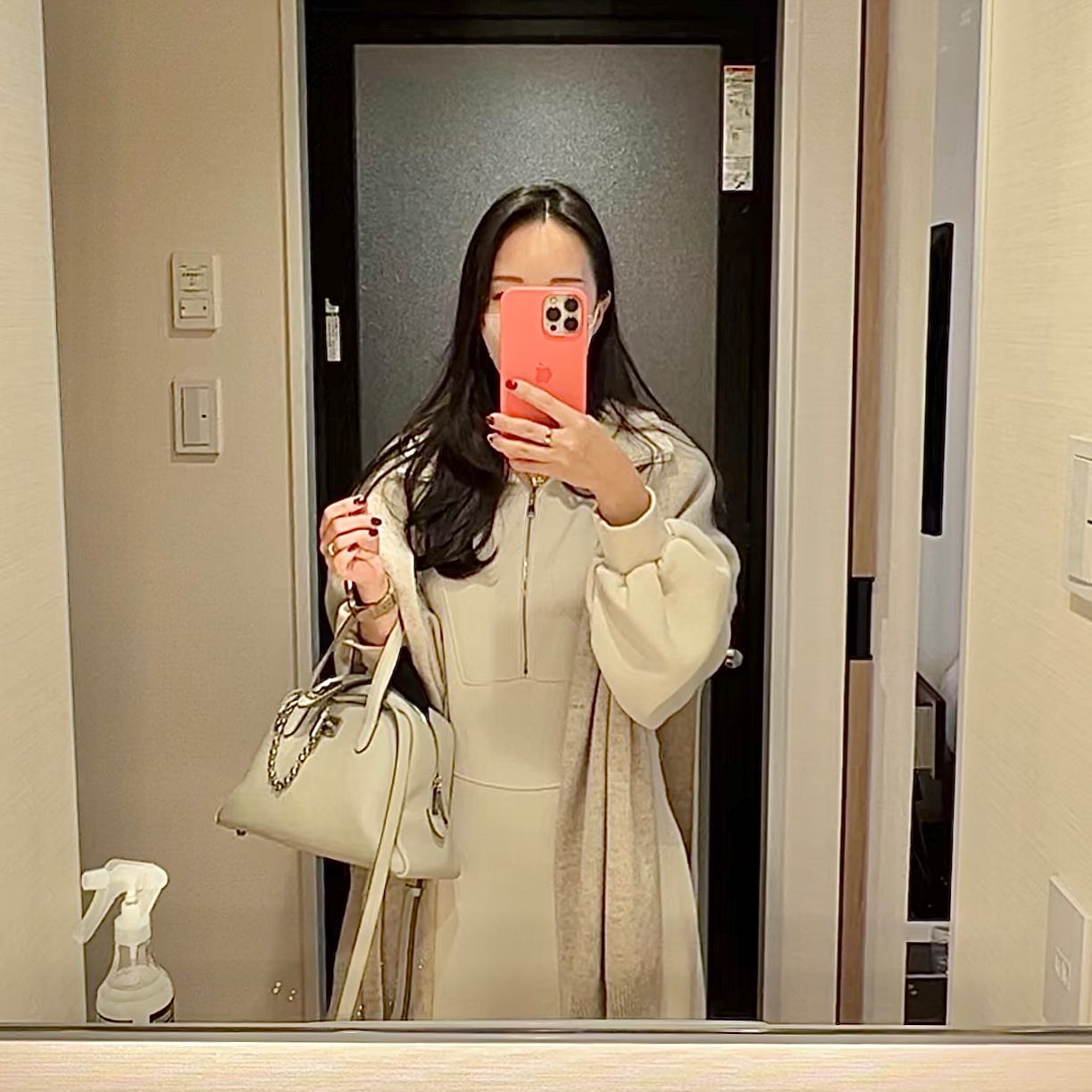 .
#내돈내산리뷰 오늘의 #ootd
편한 옷에도 찰떡같이 어울리는 #분크가방 
#데일리백 으로 완전 추천 !
#분크토크백 스몰 사이즈임에도 들어갈거 다 들어가는 끝장나는 수납력 ! 내돈내산 한 것중 가장 잘 샀다템 입니닷 😎