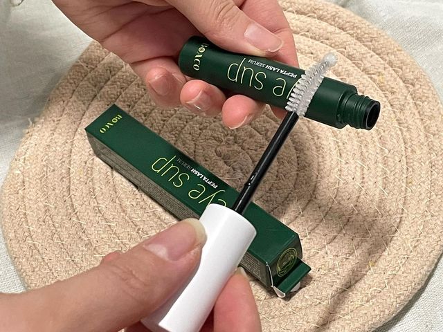 ෆ현기커플ෆ : 깊고묘한이치 on Instagram: "#협찬제공 [보아코 아이숲 속눈썹영양제 10ml] ‘업체로부터 제공받은 제품입니다’ 저는 속눈썹이 두껍기는하나 긴편은 아니라서 여러가지 세럼,
