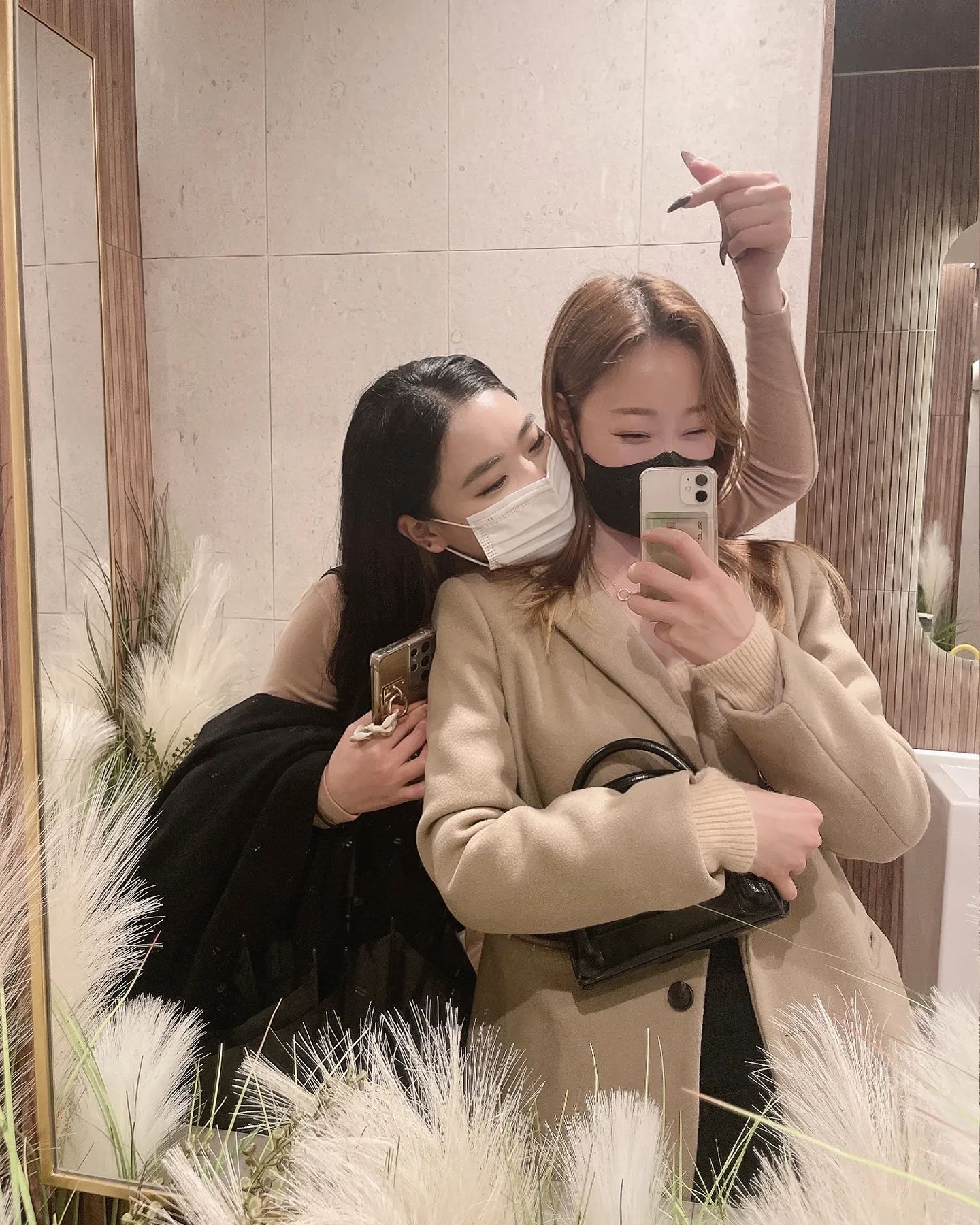 전에 갔다온걸 못올렸다가 이제 올리는 나
프라이빗에서 집들어가는 마냥 카드 찍고 들어가서
세상 편하게 누워서 본 우리~!
엉냐랑 앞으로도 데이트 많이 해야딩~넘 쪼앙💜
#압구정 #CGV압구정
#PRIVATEBOX
#프라이빗박스언박서
#광고
