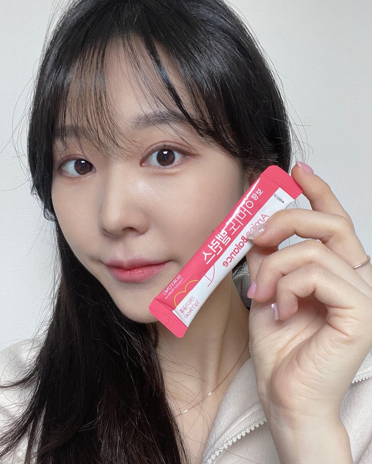 #협찬 [보령] 아미노 밸런스

요즘 운동 전후로 수분 충전을 위해 꼭 챙겨마시는 제품!

아미노산이 무려 4,000mg가 함유되어 있고
당 0% 제품으로 다이어트, 운동 중에 탄산음료 대신에 마시기 좋아요 ◡̈ 

haccp인증을 받은 제조시설에서 제조하여 믿고 먹을 수 입었답니다!

상큼한 레몬맛으로 맛도 맛있고 휴대성도 좋아서 간편하게 들고다니며 언제 어디서든 먹을 수 있어요👍🏻

2023년 신년 이벤트로 다양한 제품 할인 및 행사가 진행중이니 어서 구경 가세요🤍

#협찬 #아미노밸런스 #아미노산 #BCAA #아르기닌 #글루타민 #아미노산보충제 #필수아미노산 #수분보충 #에너지워터 #에너지드링크 #에너지음료 #활력충전 #에너지충전 #운동스타그램