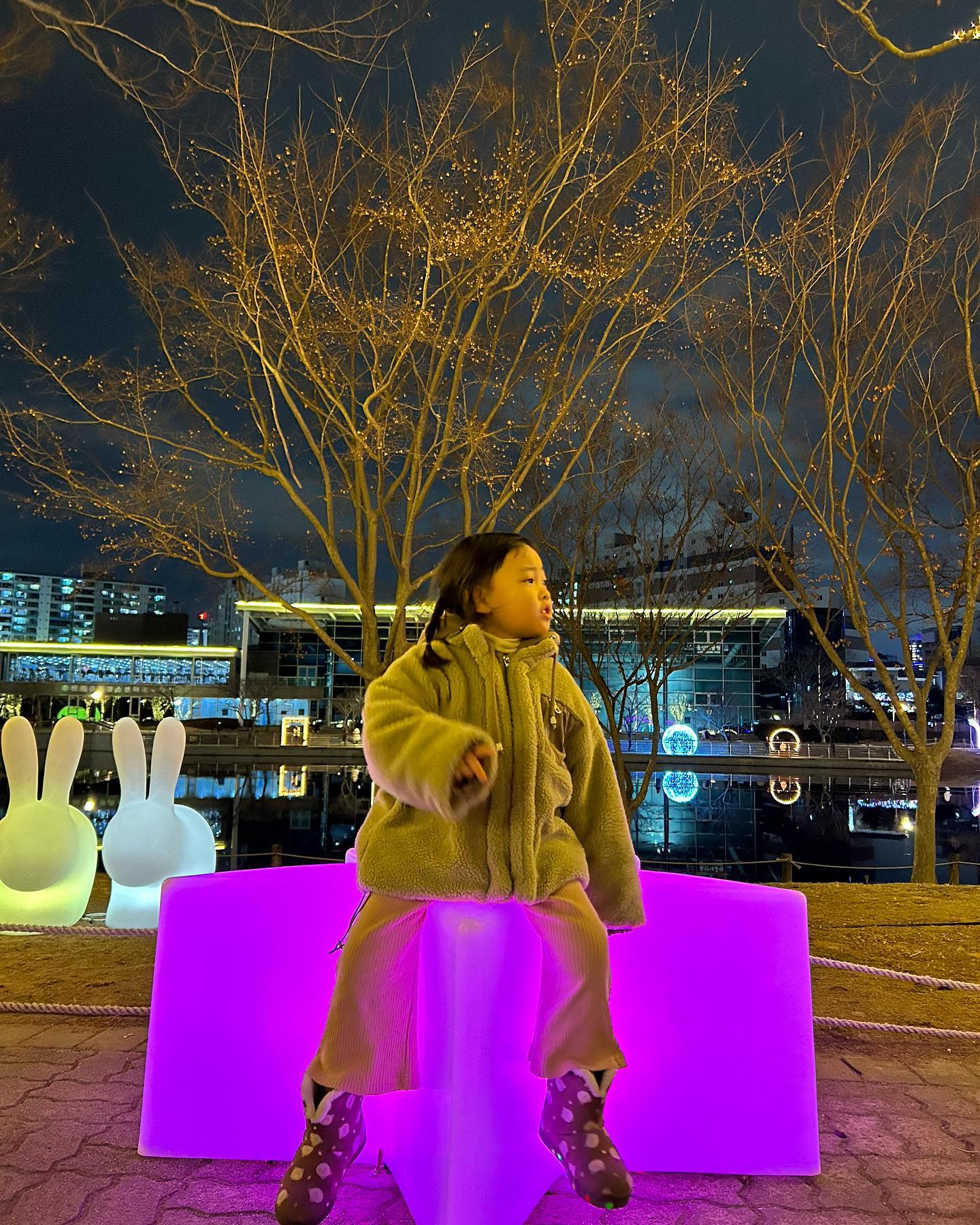 우리집이쁜이👧🏻

#울산대공원 #대공원 #대공원나들이 #데이트 #5살 #딸 #데이트 #모녀데이트 #일상 #소통 #육아맘 #남매맘 #별빛축제