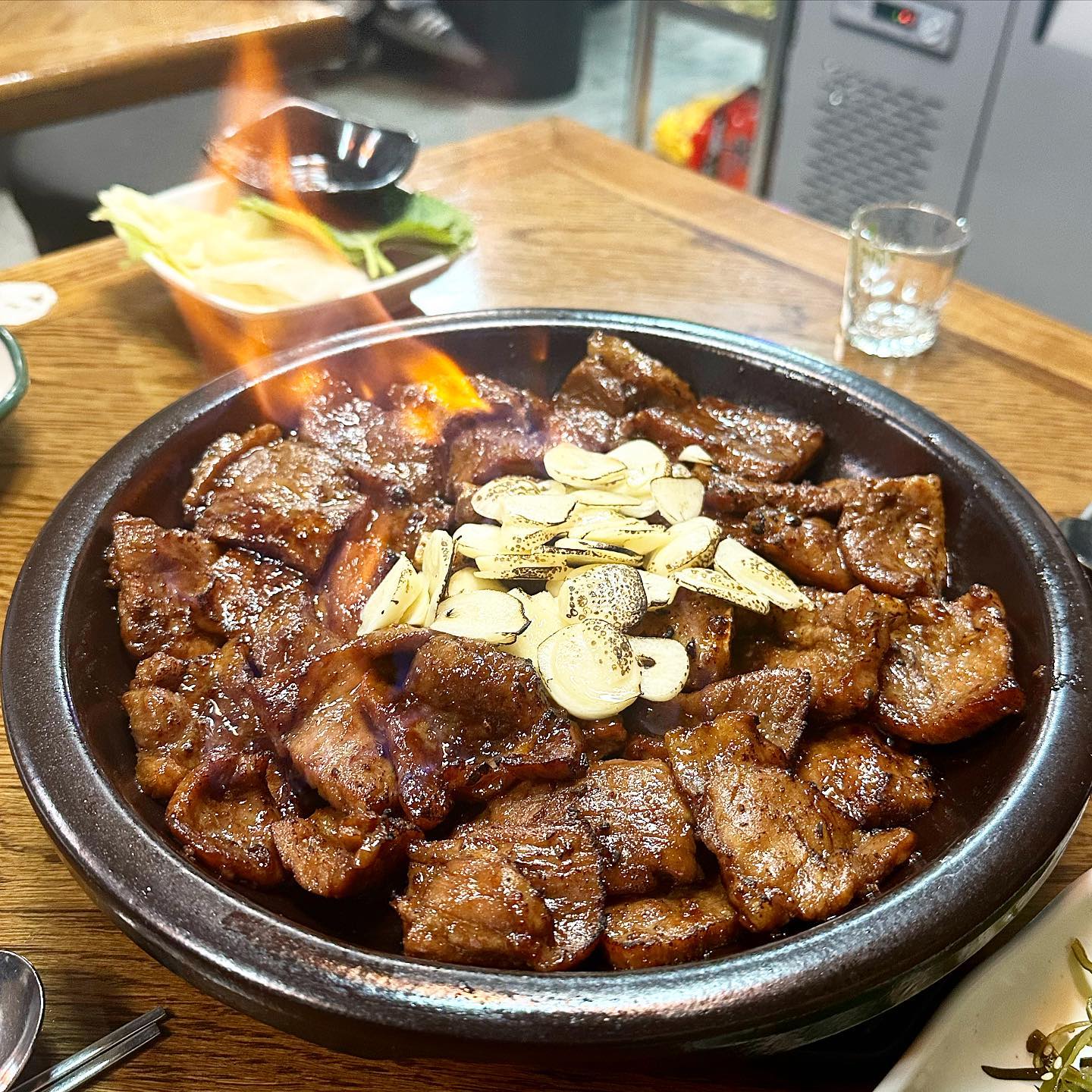 이 회식을 끝으로 뭘 제대로 못 먹고 있음
아무튼 맛있었고 유익한 회식이었다
#을지로맛집 #백만불식품 #돼지갈비 #을지로3가 #을지맥옥 #고추장찌개 #스지어묵탕 #을지로3가맛집 #을지로4가맛집 #을지로노포