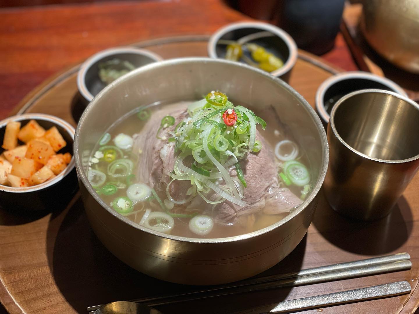 #선유도역맛집 #온수반 

광광 추운 날, 뜨끈한 국물로 몸 녹이러 갑시다❄️

💫 차돌양지온면_11,000
💫 차돌양지힘줄온반_12,000

✔ 송파, 역삼, 충무로에도 있어요