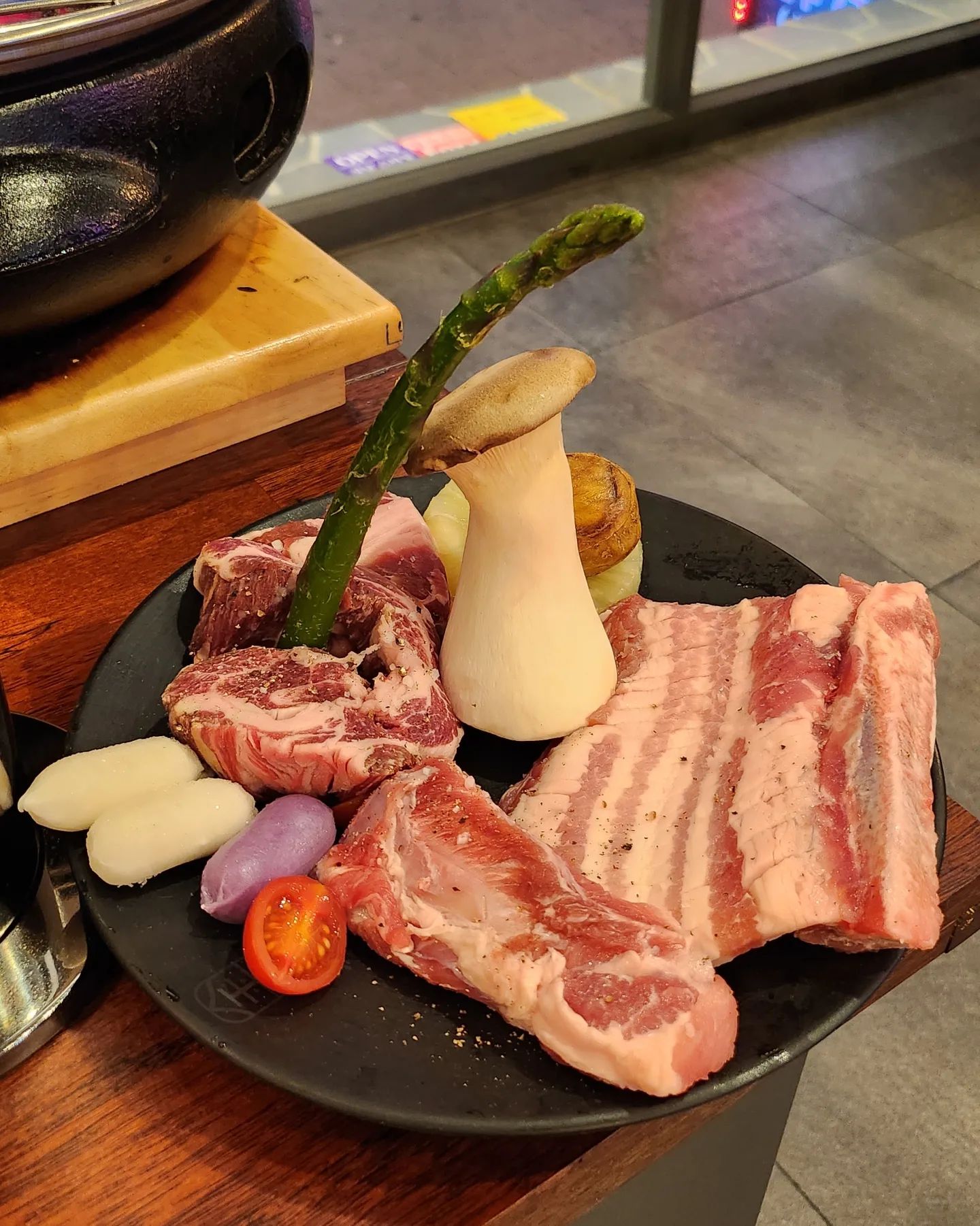 #협찬 #김형제고기의철학
💘부산 서면 이베리코 맛집
.
.
👉 이베리코 숙성 꽃목살 ★★★★★
👉 소금구이 숙성 뼈갈비 ★★★★☆
.
🤟어디까지나 주관적인 평점
★★★★★ 집에서도 생각나는 맛
★★★★☆ 재방문 의사 있음
★★★☆☆ 근처에 있으면 가볼만한 맛
★★☆☆☆ 재방문 의사 없음
★☆☆☆☆ 다시는 언급하고 싶지 않은 맛
.
.
#부산맛집 #부산서면맛집 #부산데이트 #부산서면고기집 #부산여행 #서면이베리코 #김형제고기의철학부산서면 #서면룸회식 #먹스타그램 #맛스타그램 #맛집투어 #푸드파이터안나수아
