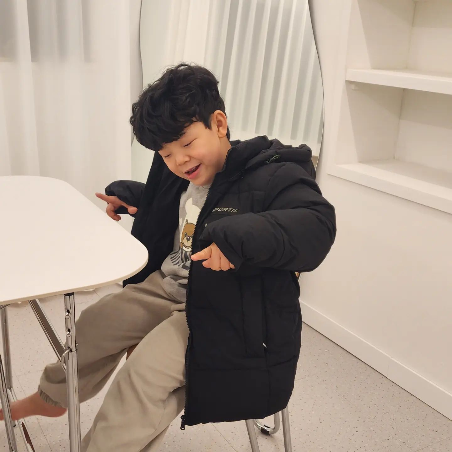 사부작사부작 꾸민
리얼 행복한 스튜디오 🥰
아들래미랑 오면 정신은 없지만 사진 잘나와서 죠타

#스튜디오 #아들 #30대 #사업