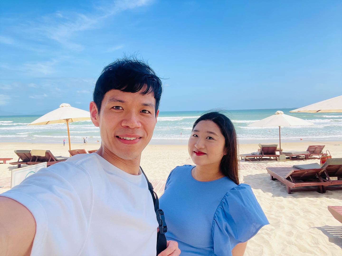 나트랑 마지막날~
흐릴 줄 알았는데 
오늘도 날씨는 쨍쨍하네요 ☀️
역시 날씨 운이 좋은듯ㅋㅋㅋㅋ
태교여행이라 토퍼도 준비 했는데
스킬이 없어서 그냥 대충대충~ 
논알콜 칵테일시켰는데
그냥 딸기라떼 🍓ㅋㅋㅋ 더 좋아요🥰
이제 둘이 하는 여행은 마지막이겠죠🥹
슬프면서 좋기도 하고..?슬프기도 하고..? 
한국은 엄청 춥다는데
다들 감기조심조심하세용❤️
.
.
#나트랑여행 #베트남여행 #태교여행 
#29주임산부 #여행스타그램
막바지#신혼스타그램 
울 최고 첫 #해외여행
#토끼띠맘  #🐰