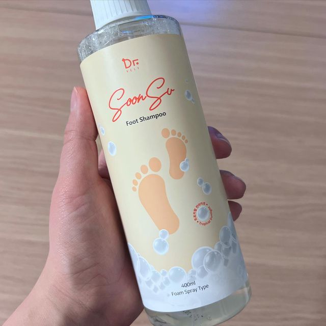 ＳＯＮＪＵＨＥＥ✨ on Instagram: "#협찬 🍃닥터블리 풋샴푸🍃 요즘 춥다고 두꺼운양말에 부츠자주신는분들! 운동하면서 땀을 많이 흘리는분들은 늘 발이 찝찝할거에요~ 저는 채취에 대해