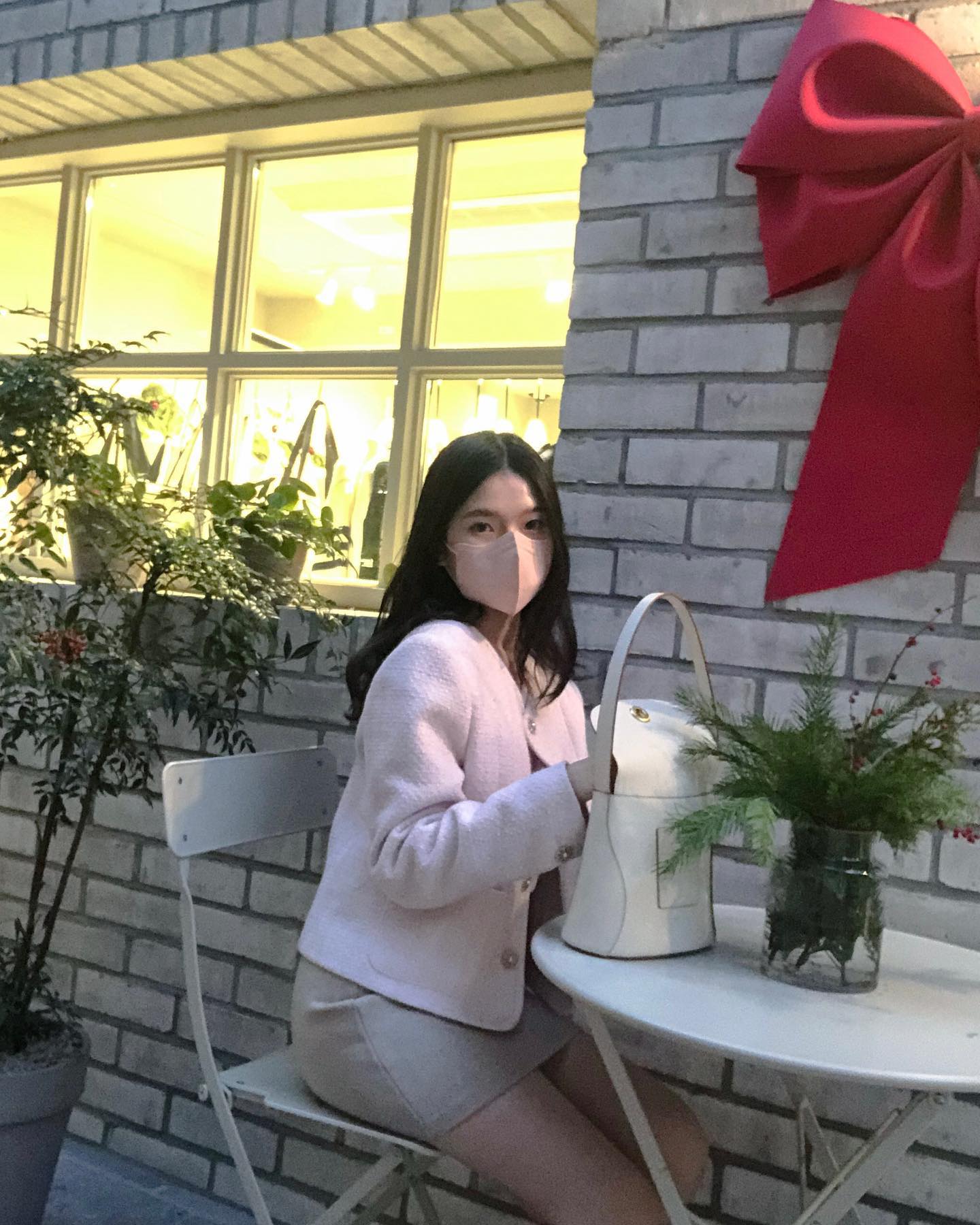 230124
이번 달 반 이상 의기소침한 상태로 보냈던 것 같은데 오늘은 설 연휴 마지막 날이고 벌써 1월 끝자락이라니…. 정신을 차리고 대학원생답게 다시 내 본분에 충실해야 지 • ᴗ •̥ ˳ ˳
·
感覺我的一月有大半的時間處於一個渾渾噩噩的狀態，
趁著新年年假最後一天該打起精神了🫠
