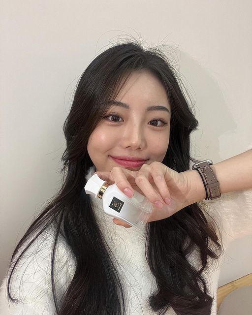 주영 on Instagram: "#광고 셀마르 오드퍼품 몽 리스 은은한 비누향의 첫사랑이 떠오르는 향🤍 부담스럽지 않고 오래가는 잔향으로 데일리하게 손이 가는 향수로, 달달한 꽃향기와 포근