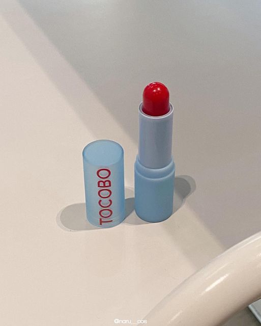 💛나루💛 on Instagram: "#제품제공 감각적인 패키지와 사용감으로 늘 저를 놀라게했던 #TOCOBO 에서 립밤 8종을 새롭게 출시했어요 🫧Glass Tinted 3종은 반짝이는 유리알 광택의 컬러 립밤인