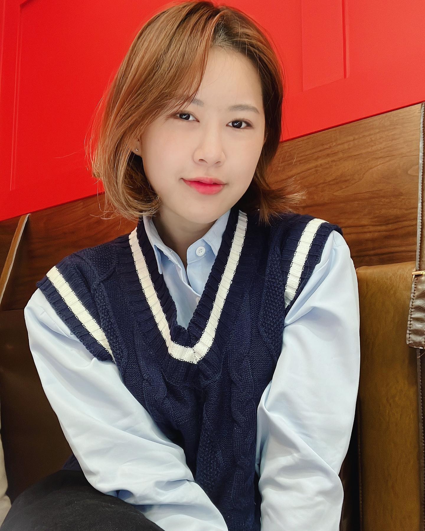뒤에 생빨강인데 나 너무 잘받지 안어?