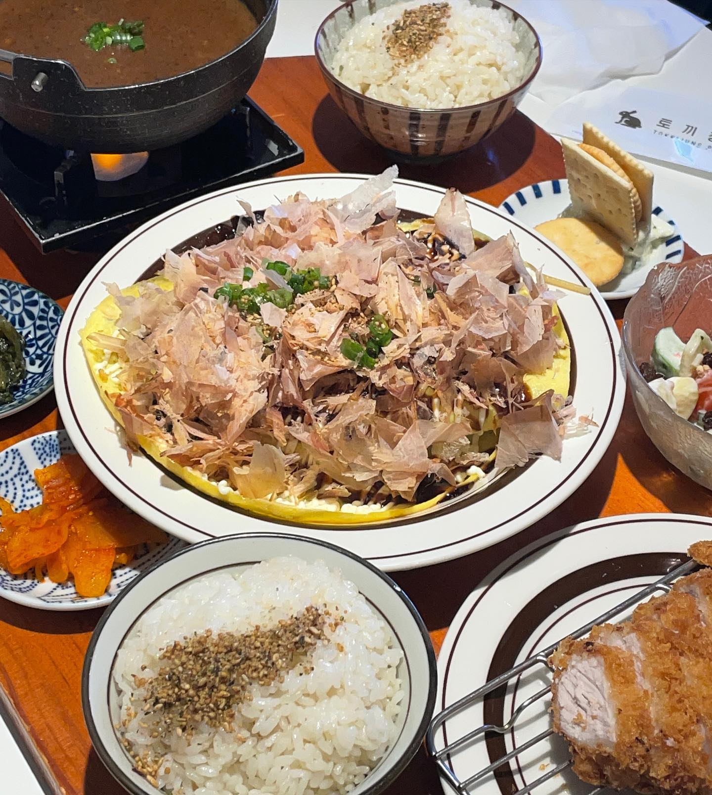 토끼정 새로나온 오꼬노미야끼 파스타! 맛있당 😜
⠀⠀⠀⠀⠀⠀⠀⠀⠀⠀⠀⠀⠀⠀⠀⠀ 
#토끼정 #신메뉴 #쿠시카츠 #오꼬노미야끼파스타