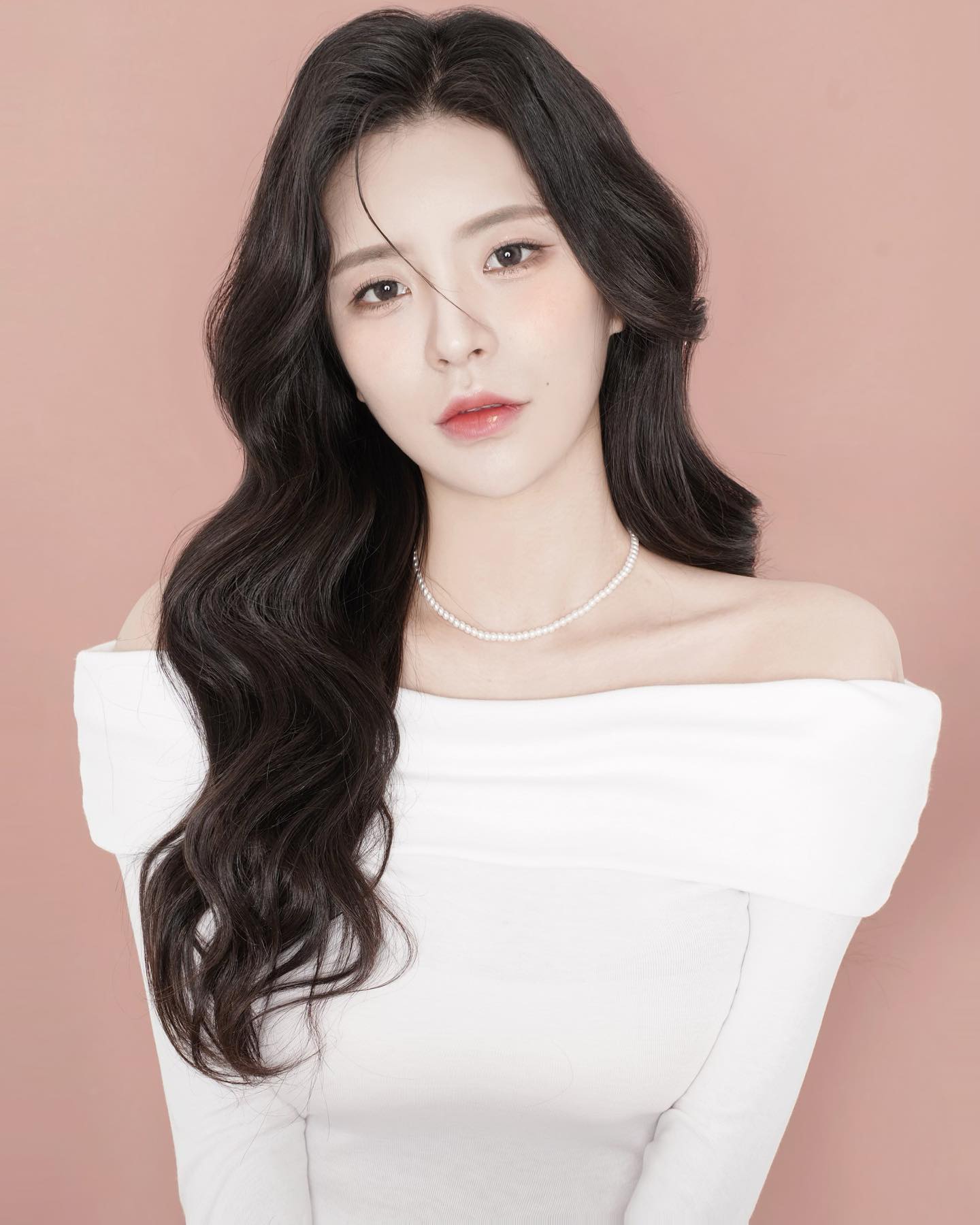 화장이 이렇게 연했던 적이 있을까🌸
30살 첫 프로필photo📸

산호맨숀에서 즐겁게 촬영하고왔습니다!! 무엇보다 이쁘다고 계속 말해주면서 긴장 풀게해주신 작가님과 저에게 물을 부어주신(?)ㅋㅋㅋ 매니저님과 함께여서 너무 재미있었네용>< 
다음에 또 뵈어요❤️
.
.
.
Photo by. sanhomansion