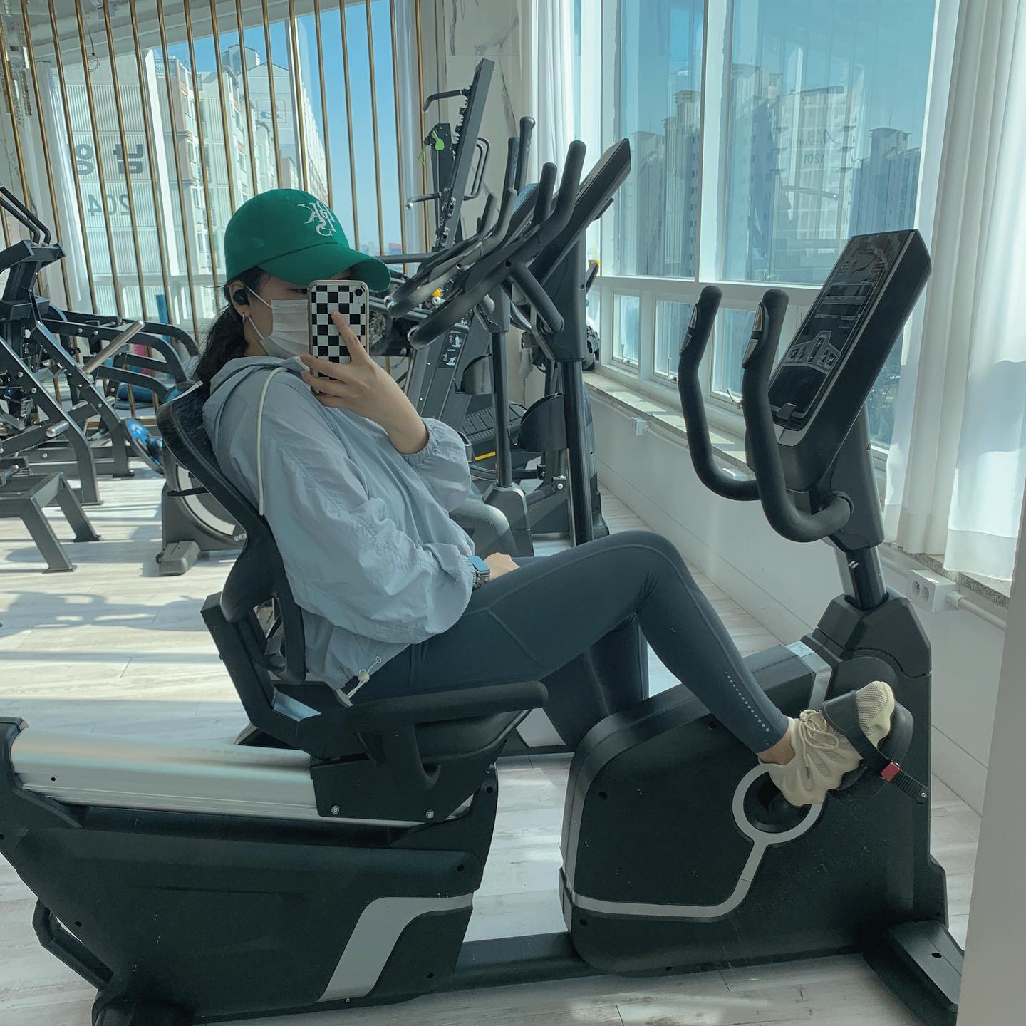 #협찬

#행복한일요일 운동하고 먹고 하울이랑 산책하기!

운동할 때도, 동네 산책할 때도 편한
윙크핑크 레깅스🏋🏻‍♀️🐕🚶🏻‍♀️

편하고 절개 디자인 포인트가 예쁨🫶

_winkpink 

기본 가격도 착하고

✔️카카오플러스 친구 시
✔️인스타그램 팔로우 시

이벤트로 할인 쿠폰을 받을 수 있어요🎁

-

👩🏻‍💻자세한 리뷰는 블로그로!👩🏻‍💻

-

#윙크핑크 #운동복 #레깅스트레이닝복 #5부레깅스 #20대여성속옷 #레깅스 #레깅스세트 #여성운동복세트 #스포츠브라탑 #오운완 #헬린이 #헬요정 #눈바디 #바디체크 #다이어트는월요일부터