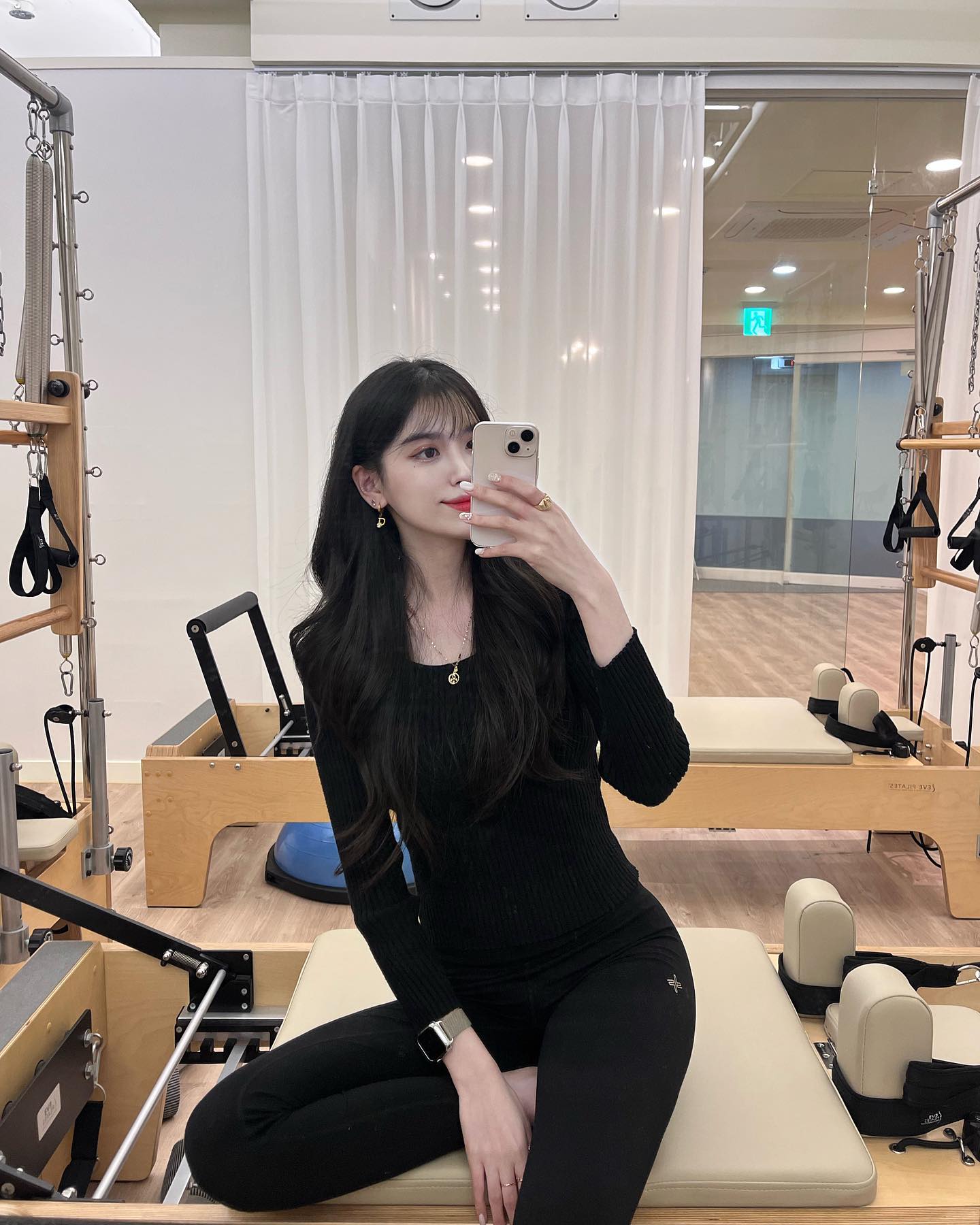🔔제 친한 친구가 서울에 필라테스 가게를 오픈하게 되었습니다 ❤️‍🔥
✔️청결한 매장과 기구
✔️방이역에서 도보 5분거리
✔️주차가능
✔️무엇보다 실력과 미모를 겸비한 원장쌤♥︎
맛있는 커피와 다양한 기구까지 마련되어 있어 뭐 하나 빠지는게 없습니다 아 그리고 인테리어도 예뻐서 운동할때 기분도 최고🥹
서울에 안사는게 한탄스럽네요. 한 번 배우고 10회 등록했는데 한 번씩 하러 가려구요.
서울사시는분들 관심있으시면 언제든 DM 주세요💌 다들 많관부🤍
⠀
⠀
⠀
⠀
⠀
⠀
⠀
⠀
⠀
⠀
⠀
⠀
⠀
⠀
⠀
⠀
⠀
⠀
⠀
⠀
⠀
⠀
⠀
⠀
⠀
⠀
⠀
⠀
⠀
⠀
⠀
⠀
⠀
#데일리 #follow #좋아요 #좋아요반사 #첫줄좋반 #반사 #좋테 #좋반 #좋반댓 #첫줄반사 #피네필라테스 #셀스타그램 #협찬 #뷰티 #선팔하면맞팔#팔로워미 #오오티디 #ootd #디엠환영#방이동 #daily #데일리룩 #필라테스 #셀피 #선팔하면맞팔 #선팔 #pilates #데일리그램 #선팔맞팔 #방이역 #오금역