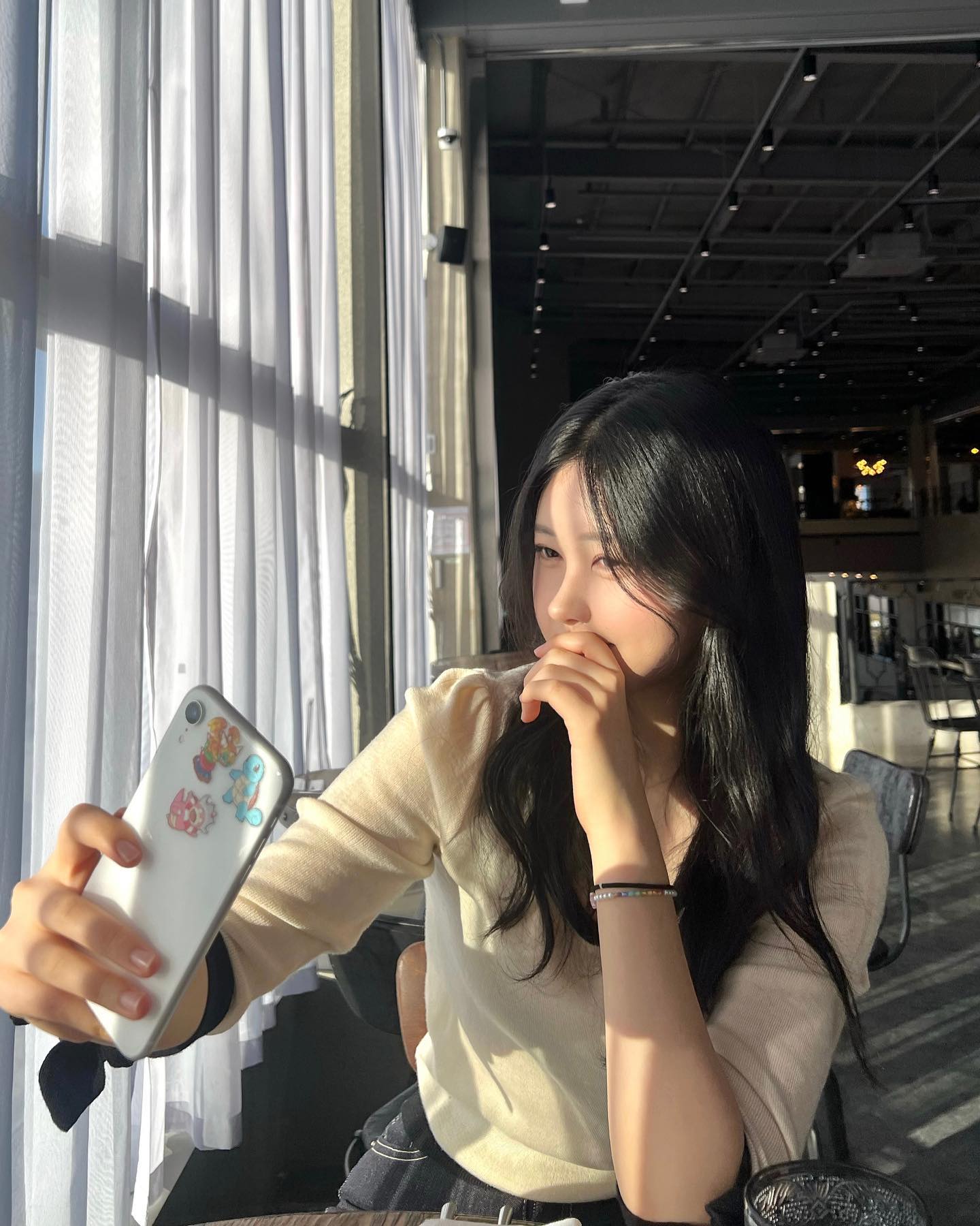 응 . .