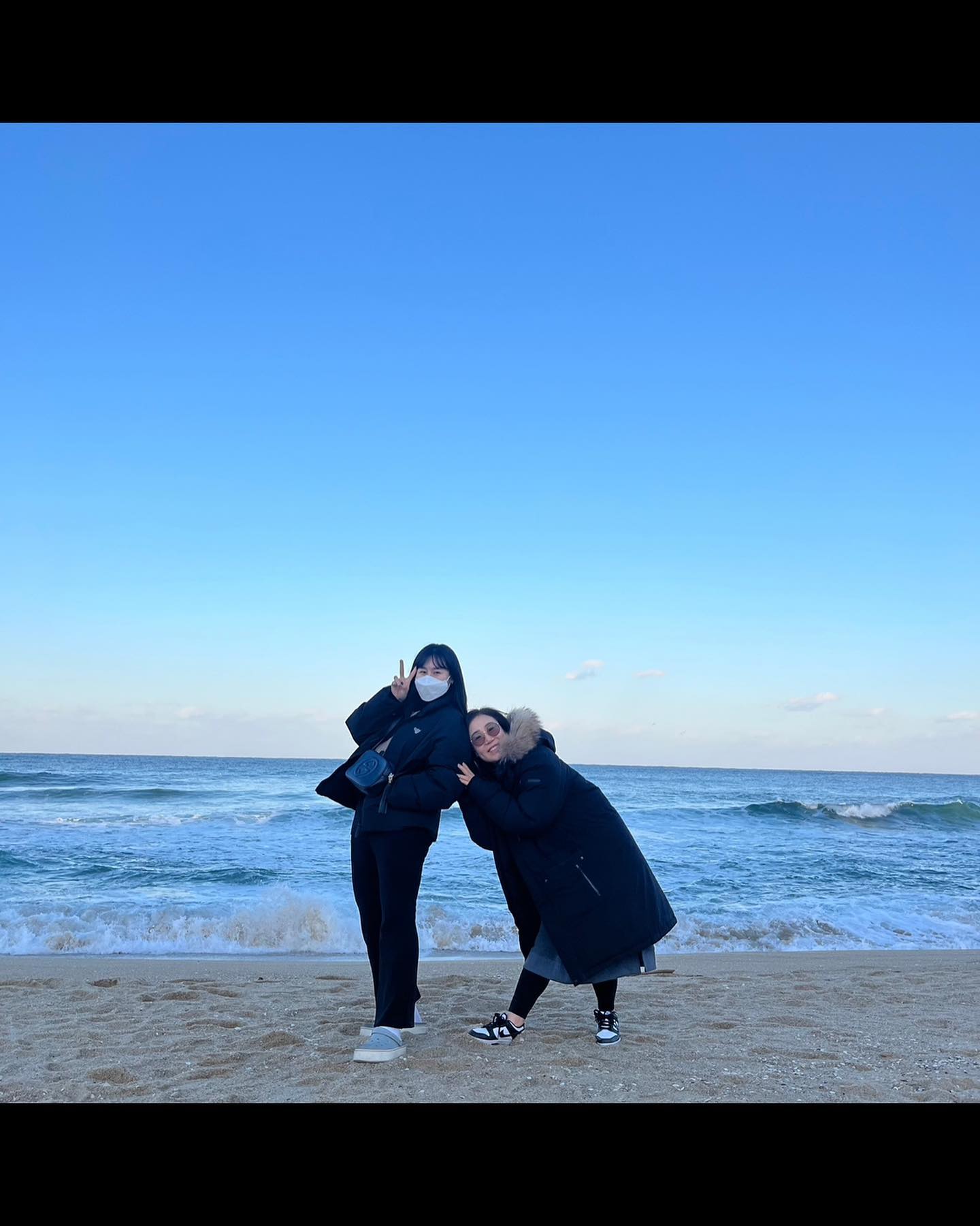 #강릉여행
귀여운 울 한순이랑 👩🏻 무뚝이 울 언니랑👧🏻
사진 포즈 하나하나 기가 막히게 자유롭게 찍는 엄마,, 
엄마 포즈 못 따라가는 딸 🤣

#내가#더,,#노력해볼게?