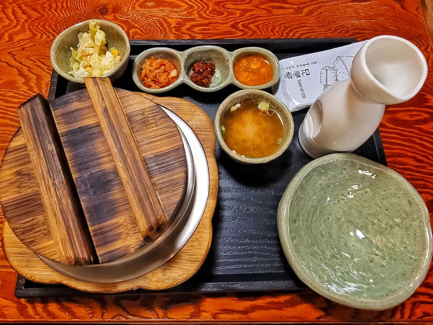 솥에 나온 밥이 정겨운 느낌을 주면서
따뜻하고 건강한 밥 한끼를 먹은 느낌이 드는 맛집이었어요

부평 번화가에 위치하고 있어 언제든 가기 좋은거 같아요

다음엔 가족들과도 함께 가볼까 해요 ㅎㅎ

🏷 솔솥 부평점 solsot_bupyeong 
🧭 인천 부평구 부평문화로 77 솔솥 부평점
⏰️ 11:30 ~ 21:00 (브레이크타임 있음)
☎️ 070-8862-1111