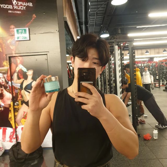 🇰🇷성민ㅣ𝐒𝐞𝐨𝐧𝐠𝐌𝐢𝐧 on Instagram: "#협찬 SNS에서 난리난 난리 시그니처 크림을 @nanly_official에서 보내주셨습니다🤗 📍-제품소개 로컬푸드를 사용한 화장품 (단상자 겉면 참고)