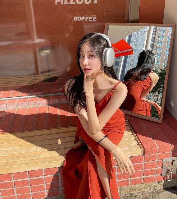 🎨 보경 on Instagram: "여름이 가고 가을이 오는 이 시점 🍁
정~말 잘 쓰고 있는 #에어팟맥스 🎧

사실 요 제품은 #쉐어라운지 에서 당일 배송으로 만나 본 제품인데요.
#송파동 에서는 쉐어라운지 앱을 통해서 이용해볼 수 있어요🫢

최근에 새로 나온 #다이슨컴플리트#에어랩 도 만나보았는데 이거.. 사야겠어요..👉🏻👈🏻
기존 #다이슨에어랩 보다 업그레이되서 궁금했는데 쉐어라운지를 통해서 사용해보고 구매 욕구 팍팍

다양한 제품을 쉐어해서 이용할 수 있어서 너무 #편한세상 ><"