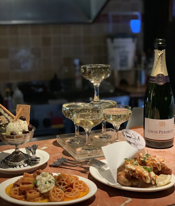 [삼각지/용산맛집] 힙하고 트렌디한 뮤직펍, 노커어퍼 추천 리뷰! (+메뉴판, 샴페인타워)
