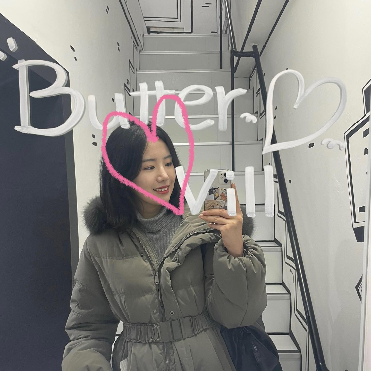 웹툰만 주구장창 봤더니 드디어 나도 빙의된 것인가?! 라고 착각할뻔 😝

인스타에서 핫한 전포 핫플 #버터빌 
벼르고 벼르다 퇴근하구 드디어 친구랑 방문!! 

여기는 보는 재미도 있지만 진심 음료랑 디저트가 맛있어서 한번 더 방문할꺼!! ㅠㅠ 
메뉴가 다양해서 고민하는데 한 세월 ㅠ.ㅠ 😘

⚪️브라운치즈라떼
⚪️티라미수라떼
⚪️딸기오레오푸딩 

#전포핫플
#전포카페
#전포이색카페
#전포신상카페
#전포디저트카페
#카페그램
#그림속주인공이될수있는디저트카페
#내돈내산맛집