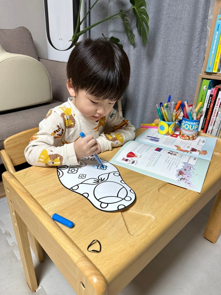 [육아템] 엄마랑 미술놀이 《세계여러나라 전통의상 종이옷색칠키트》