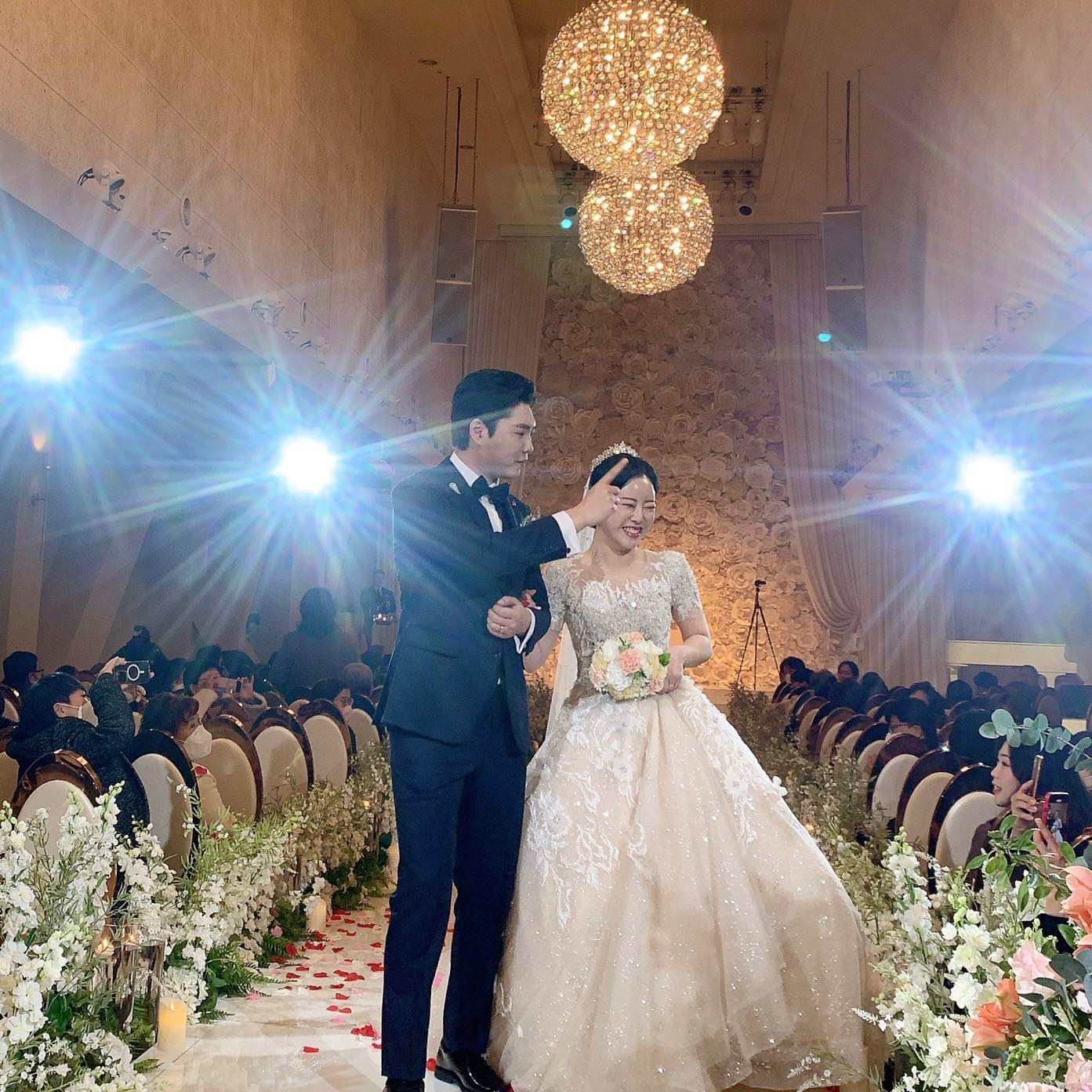 230205 결혼졸업 👰🏻‍♀️🤍🤵🏻‍♂️
축하해주신 모든 분들 감사합니다 !

#230205 #결혼