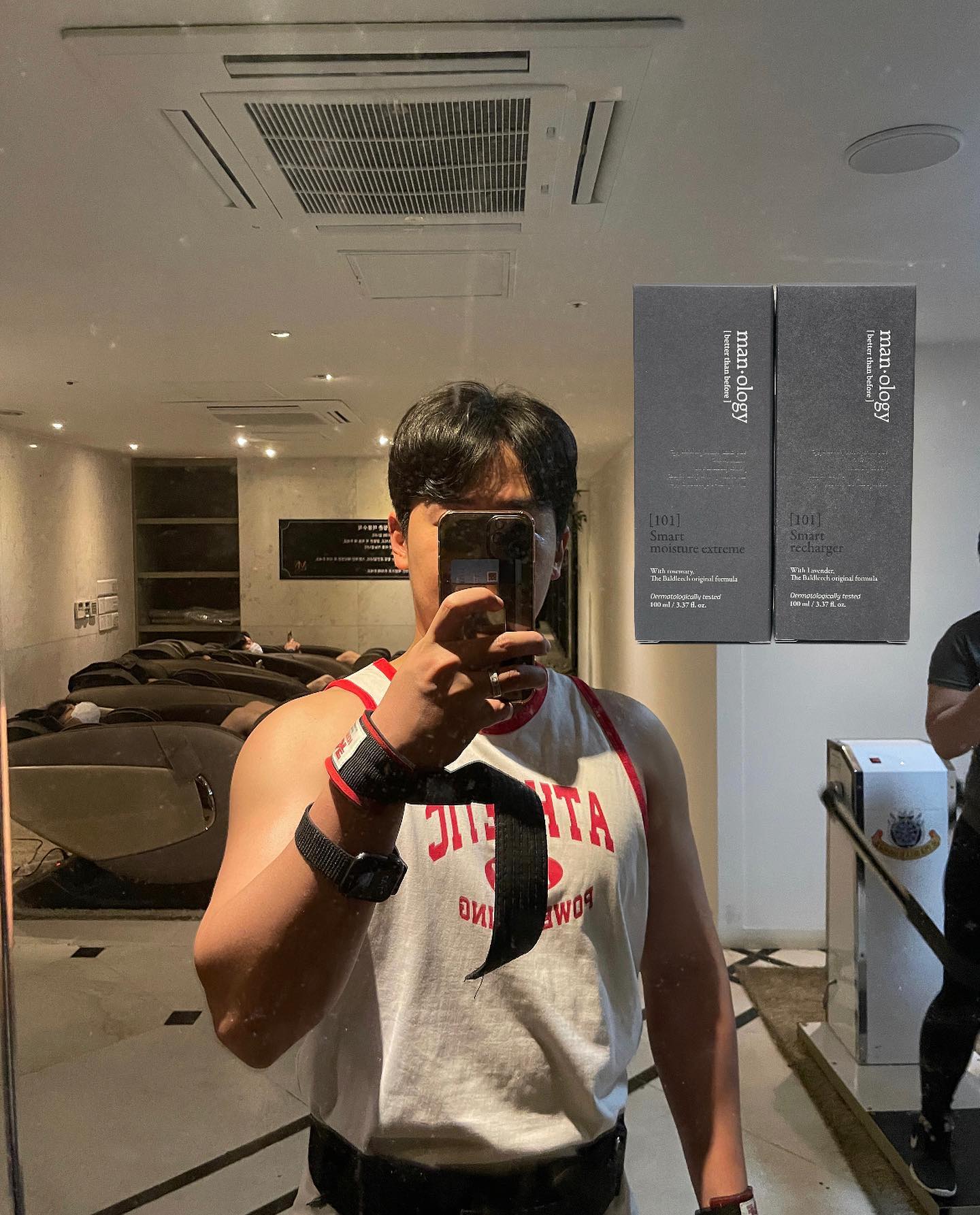 #협찬#어운완

[duo👫🏻]
1. cable seated row
 (15x5, 60/40kg)
2. cable high row
 (15x5, 70/35kg)
3. dead lift
 (15x5, 90/40kg)
4. cable pushdown
 (12x5, 35kg)

[바쁜 현대 남성을 위한 빌리프 보습 솔루션 '맨올로지']

환절기인 만큼 건조한 피부 보습을 한방에 책임질 '맨올로지' 제품 소개드립니다 ! 

📍간단 설명
 
1) 맨올로지 101 스마트 리차저 
 - 토너, 로션, 에센스까지 3가지 기능을 하나로 담은 3 in 1
 - 피부에 닿는 순간 시원하고 매끄럽게 퍼지는 젤 타입 제형
 - 하나의 제품만으로도 땅김없이 촉촉하고 편안한 케어 

2) 맨올로지 101 스마트 모이스춰 익스트림
 - 토너, 로션, 에센스, 크림 4가지 기능을 하나로 담은 4 in 1
 - 푸석한 피부를 신속하게 고속 보습 충전 가능
 - 소프트한 크림 제형이라 피부에 닿는 순간 풍부한 영양감으로 촉촉한 피부 연출

3) 사용법
 - 세안 또는 면도 후, 제품을 1-2회 정도 핌핑해 내용물을 얼굴에 부드럽게 펴 발라 줍니다.

📍직접 사용 후 진심평가
✔ 헬스장이나 여행, 캠핑 시 맨올로지 제품 1개로 휴대성 up❗️
✔ 습할때는  맨올로지 101 스마트 리차저, 건조할때는 맨올로지 101 스마트 모이스처 익스트림 ! 계절 및 날씨별로 사용 가능한 라인업‼️
✔ 포장제가 모던하고 심플해서 발렌타인 선물용으로 💯

#빌리프 #belif #맨올로지 #맨올로지101 #보습폭탄 #남성화장품 #남친선물 #발렌타인데이선물