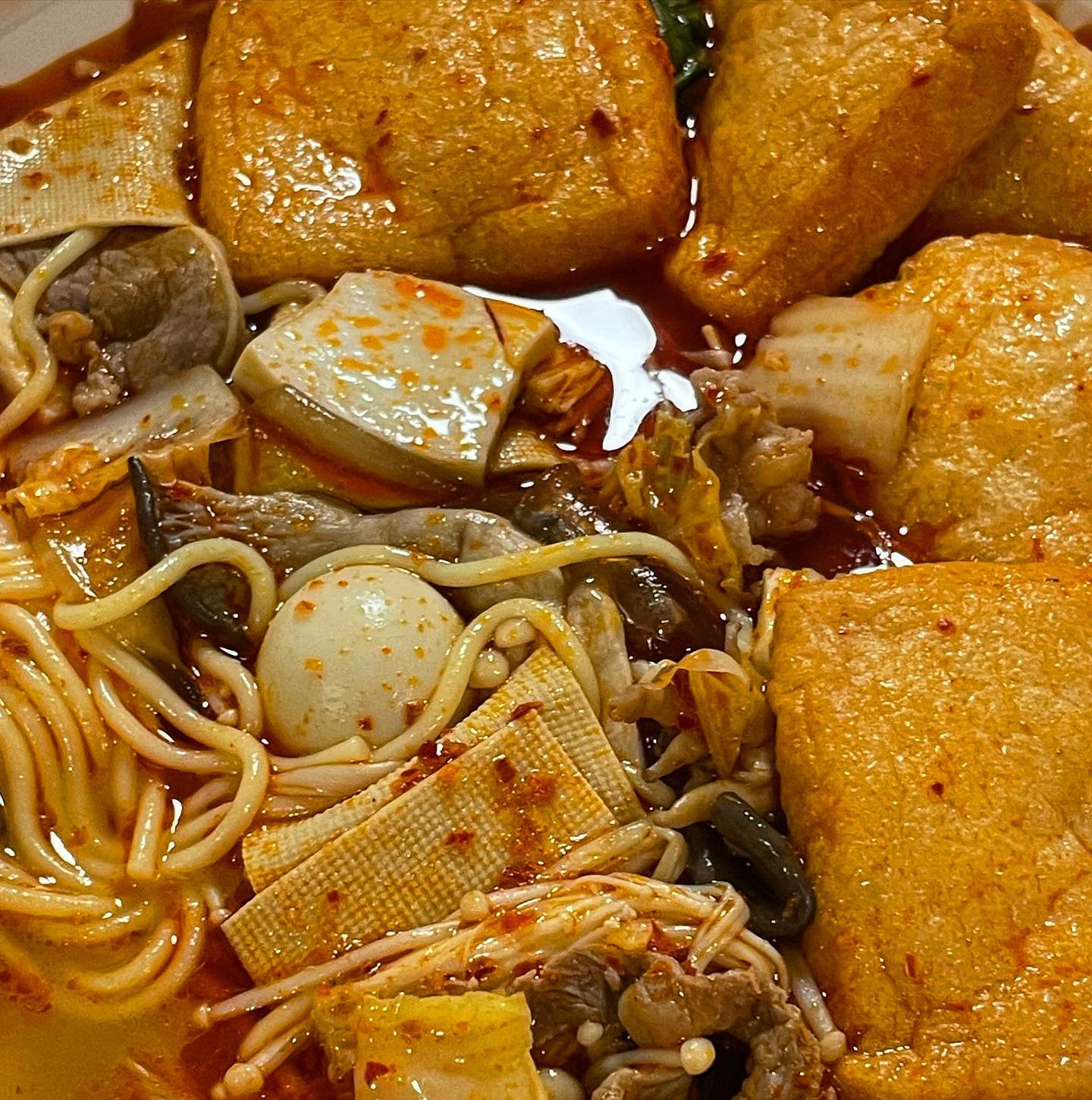 급하게 배달의민족에서 시킨 마라탕 🍜

2023년도가 된지 얼마 안 지난 거 같은데 벌써 1월이 지나 2월이네용 🥺 시간이 너무 빠르게 느껴지는 건 저뿐일까요? 2월의 첫 월요일을 맞이하며 급하게 마라수혈을 해봅니당 ❤️‍🔥
저는 마라탕에는 필수로 팽이버섯 새송이버섯 유부 메추리알 목이버섯 중국당면 옥수수면 숙주나물 배추를 넣어요 다른 재료들은 그날의 기분에 따라 다르지만 필수는 꼭!!!! 들어갑니다ㅎㅎㅎ 
다들 월요일부터 마라로 스트레스 날리고 시작해용 🤍
모두 월요팅 수고하셨습니다 🔥🔥

⠀
⠀
⠀
⠀
⠀
⠀
⠀
⠀
⠀
⠀
#배달의민족 #마라탕 #마라 #좋반 #좋반테러 #먹스타 #먹스타맞팔 #먹팔 #먹스타좋반 #마라샹궈 #마라탕먹방 #서울마라탕 #방배마라탕 #이수마라탕 #강남마라탕 #잠실맛집 #영등포맛집 #월요일 #월요팅 #겨울여행